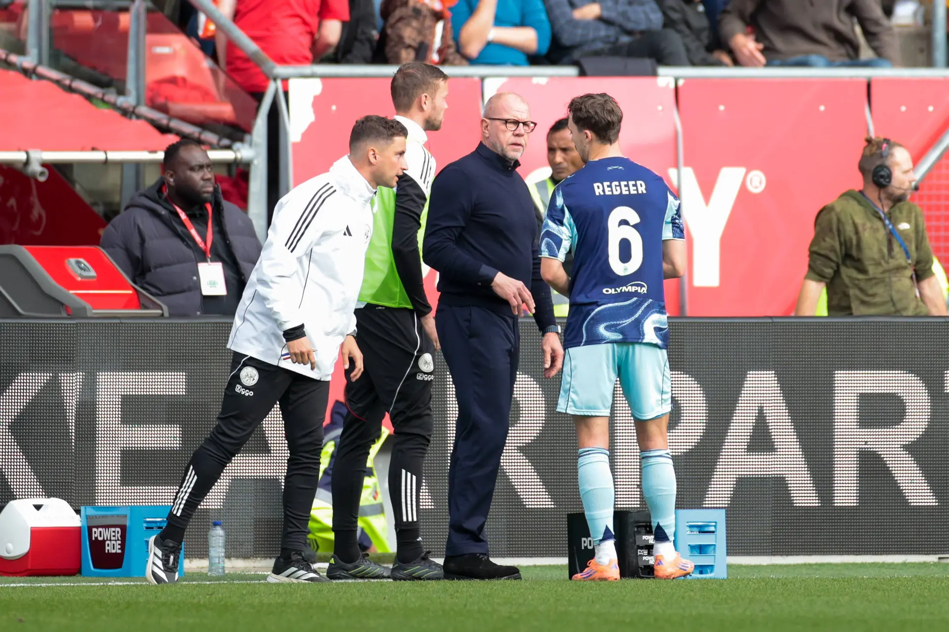 'Ajax-spelers te spreken over interim-duo; Nuijten vooral op trainingsveld van grote meerwaarde'