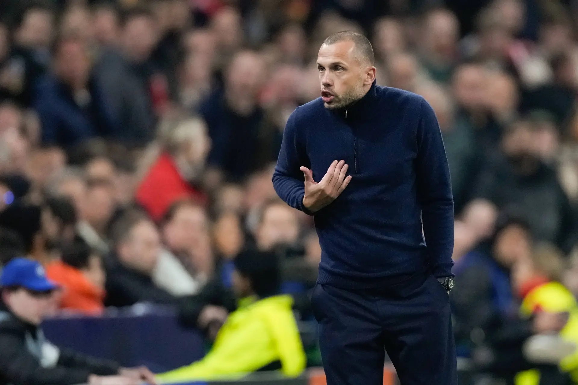 NB: 'Heitinga en Kroes beschadigen naam van Ajax en hebben blijkbaar maling aan fans'