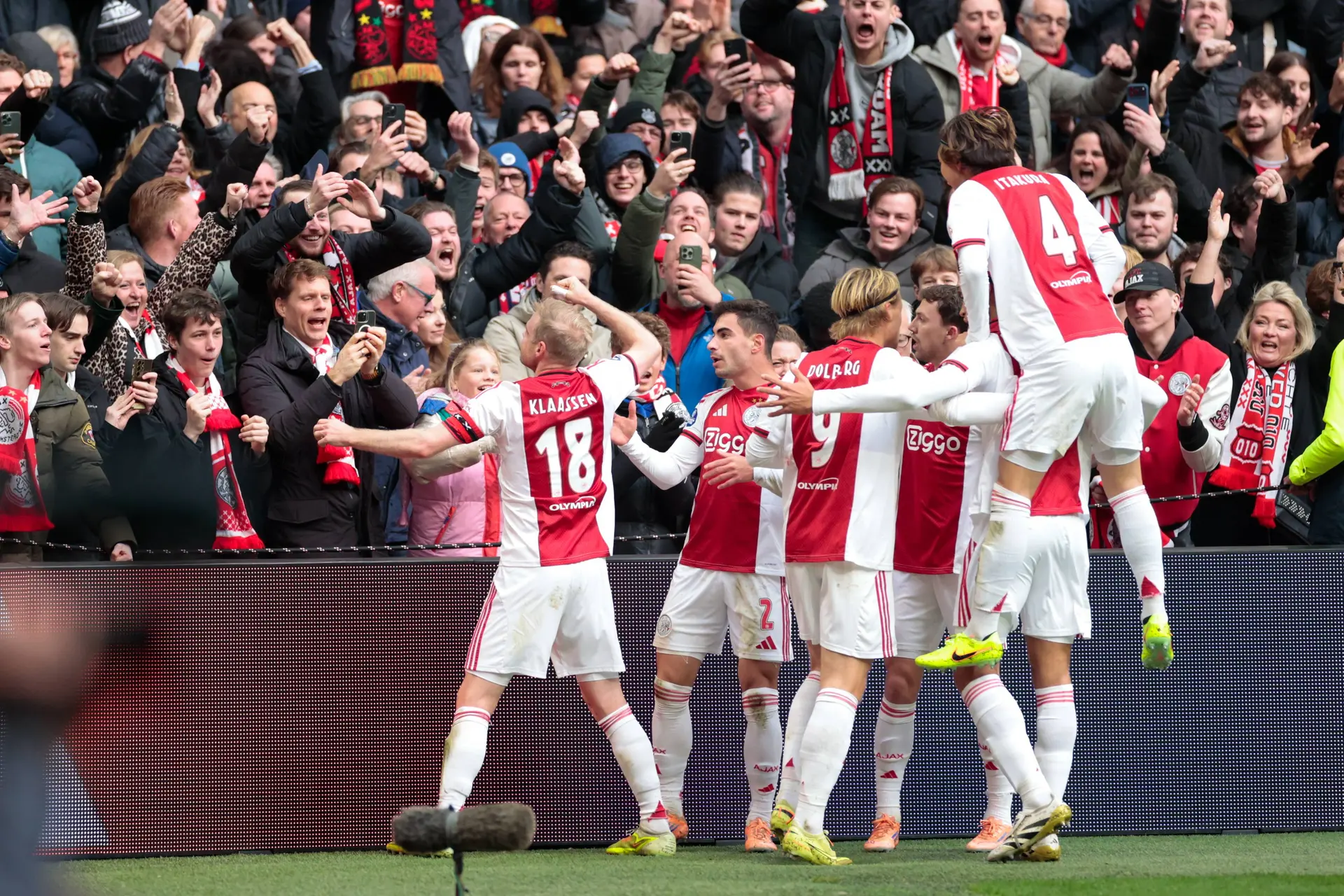 Ajax rekent dankzij Klaassen en Mokio af met Feyenoord in boeiende Klassieker