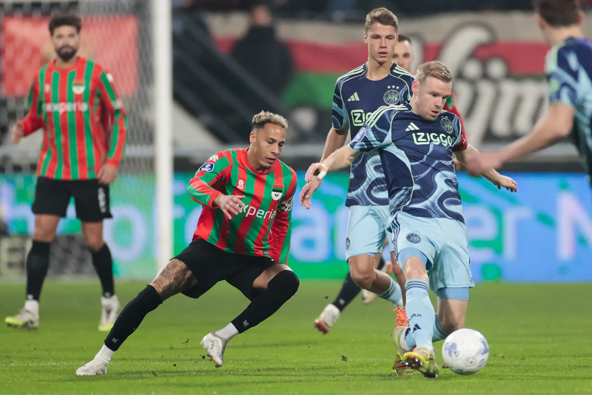 Klaassen niet helemaal tevreden met gelijkspel tegen tienkoppig NEC: 'Dan verwacht je meer'