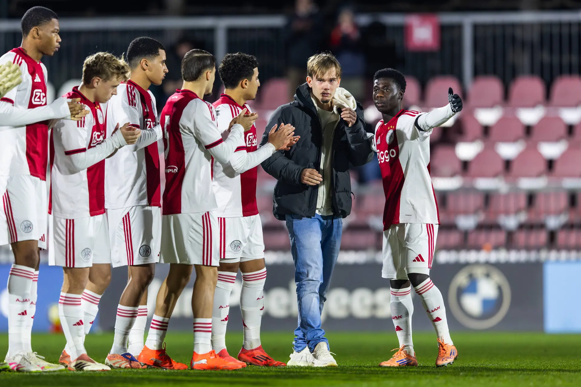 Derksen kritisch: 'Hier past geen formele houding van de KNVB bij'
