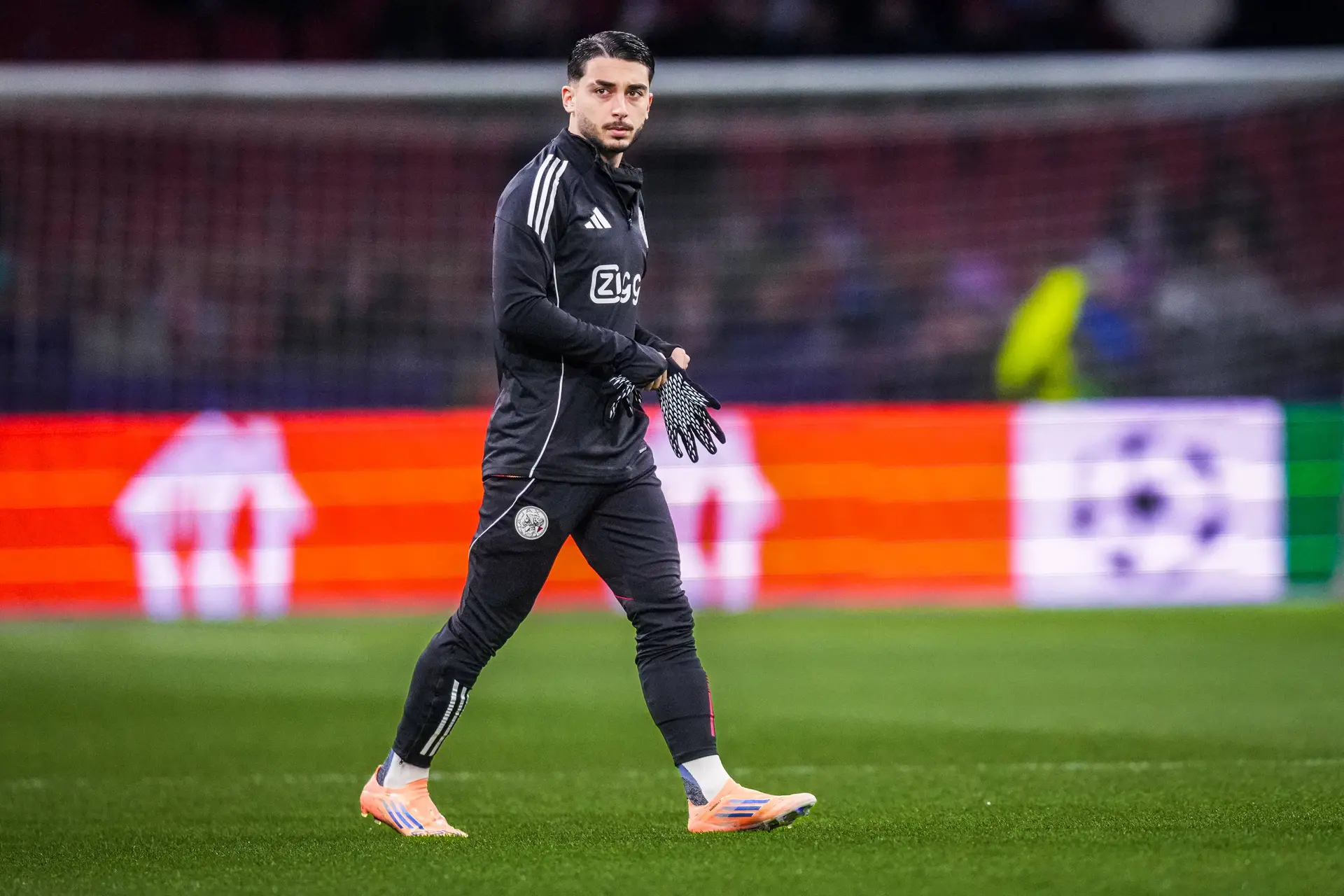 Grim wil jeugd de kans geven bij Ajax en spreekt met zomeraanwinst Moro