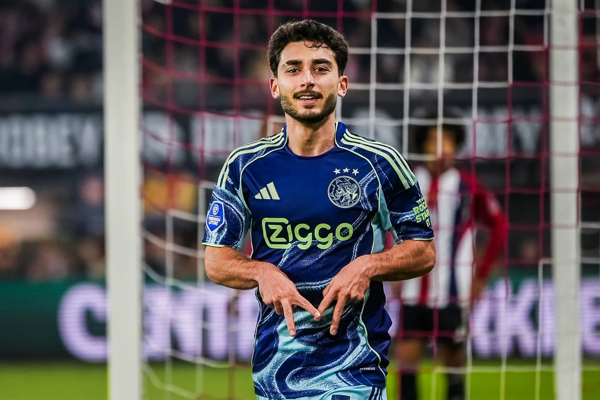 Geruchtenmolen: 'Drie clubs willen Moro tijdelijk onderkomen bieden'