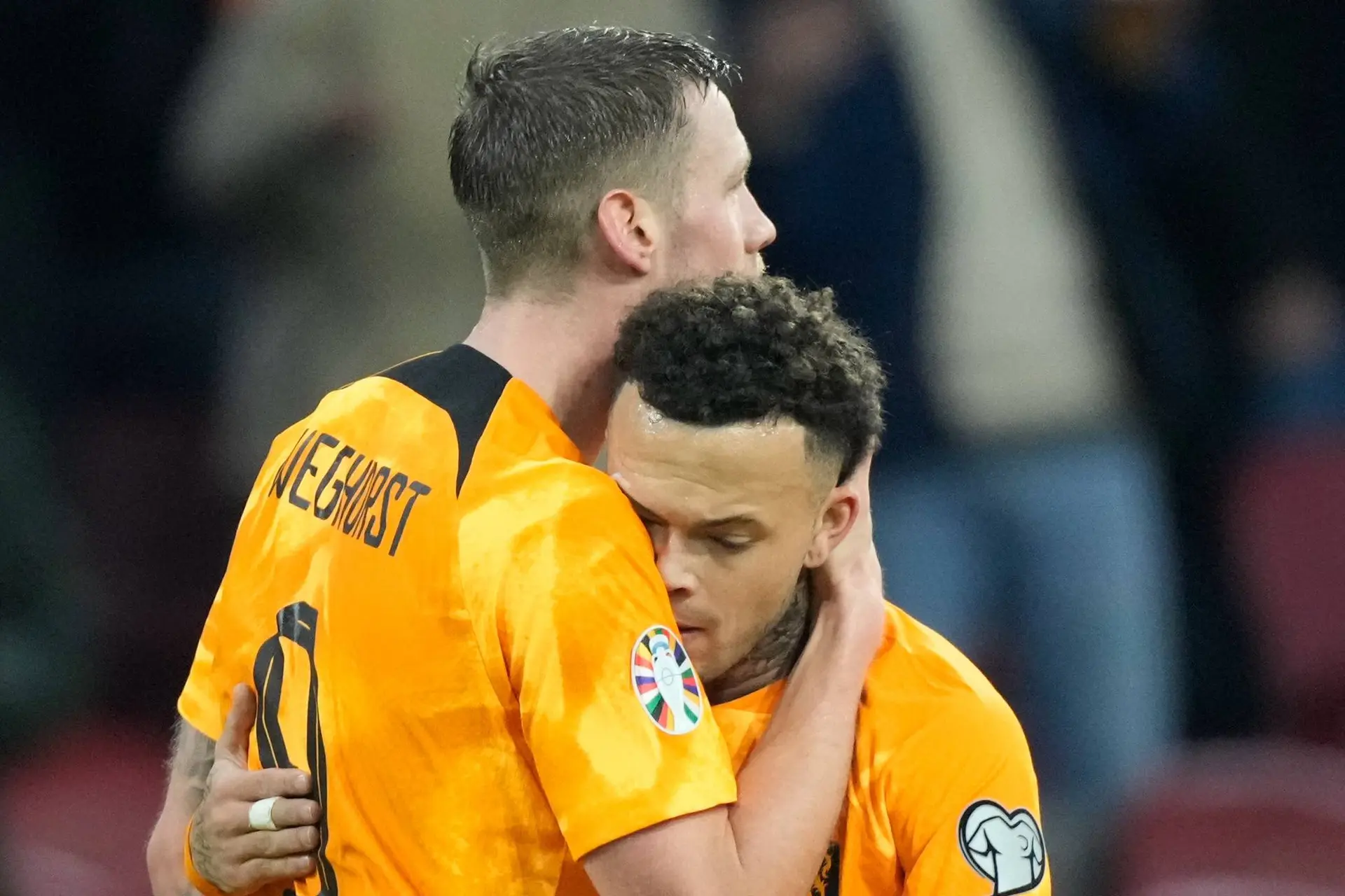 Rondom Ajax: Weghorst krijgt er mogelijk 'dartconcurrent' bij: 'Als hij komt, kunnen we het vragen'