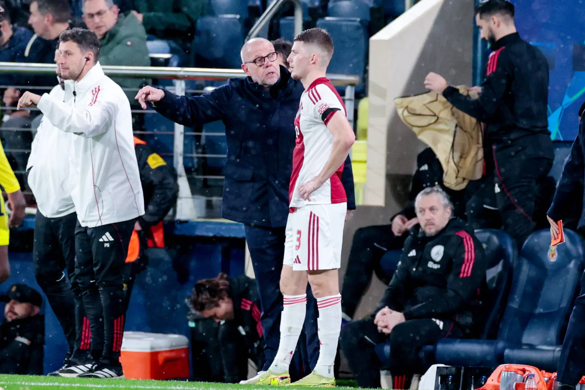 Grim weet dat Ajax nog een kleine kans heeft in Champions League: 'Voel dat het leeft binnen de groep'