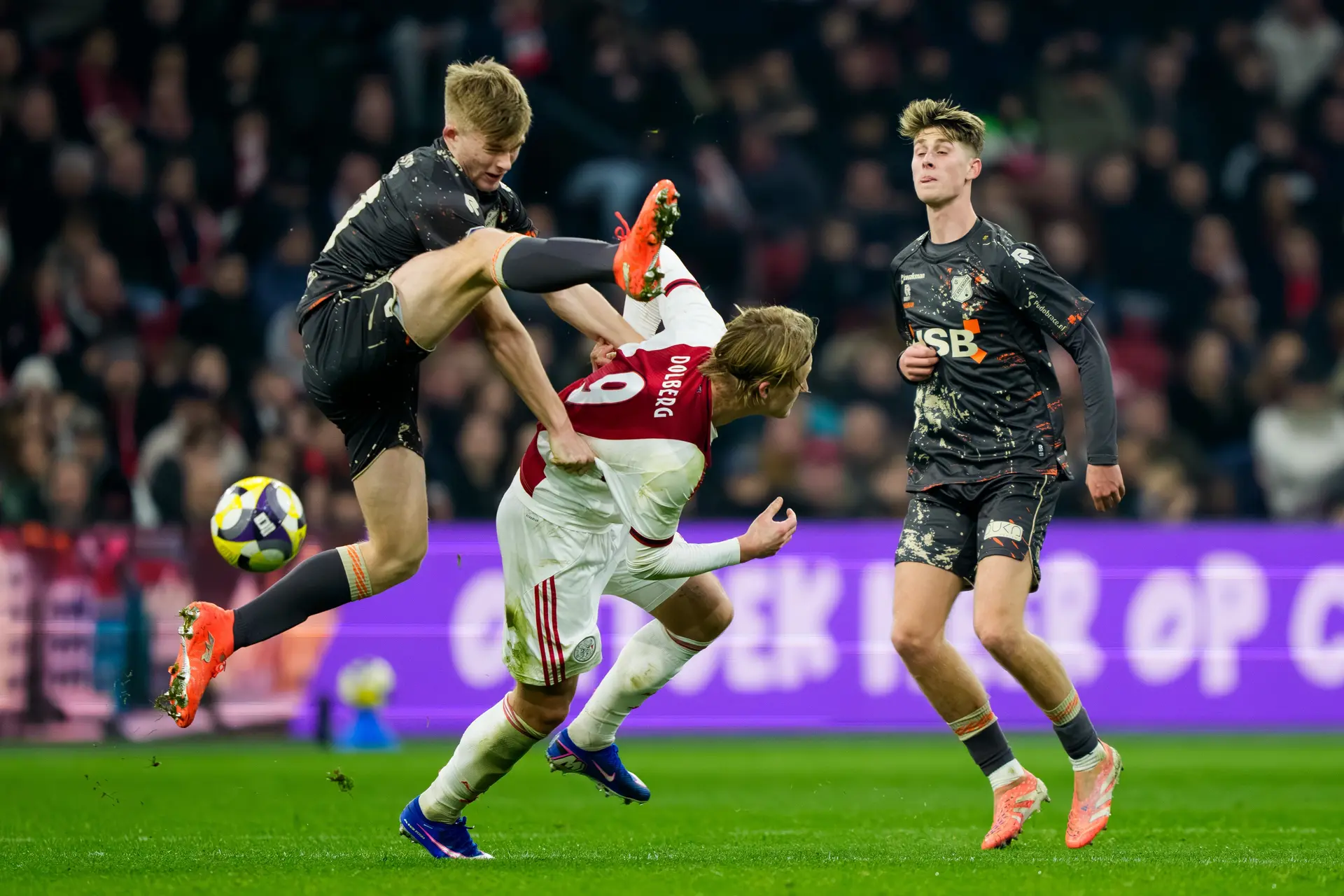 Ajax onderhoudt geen contact met huurling Verschuren: 'Blijkbaar is dat niet het geval'