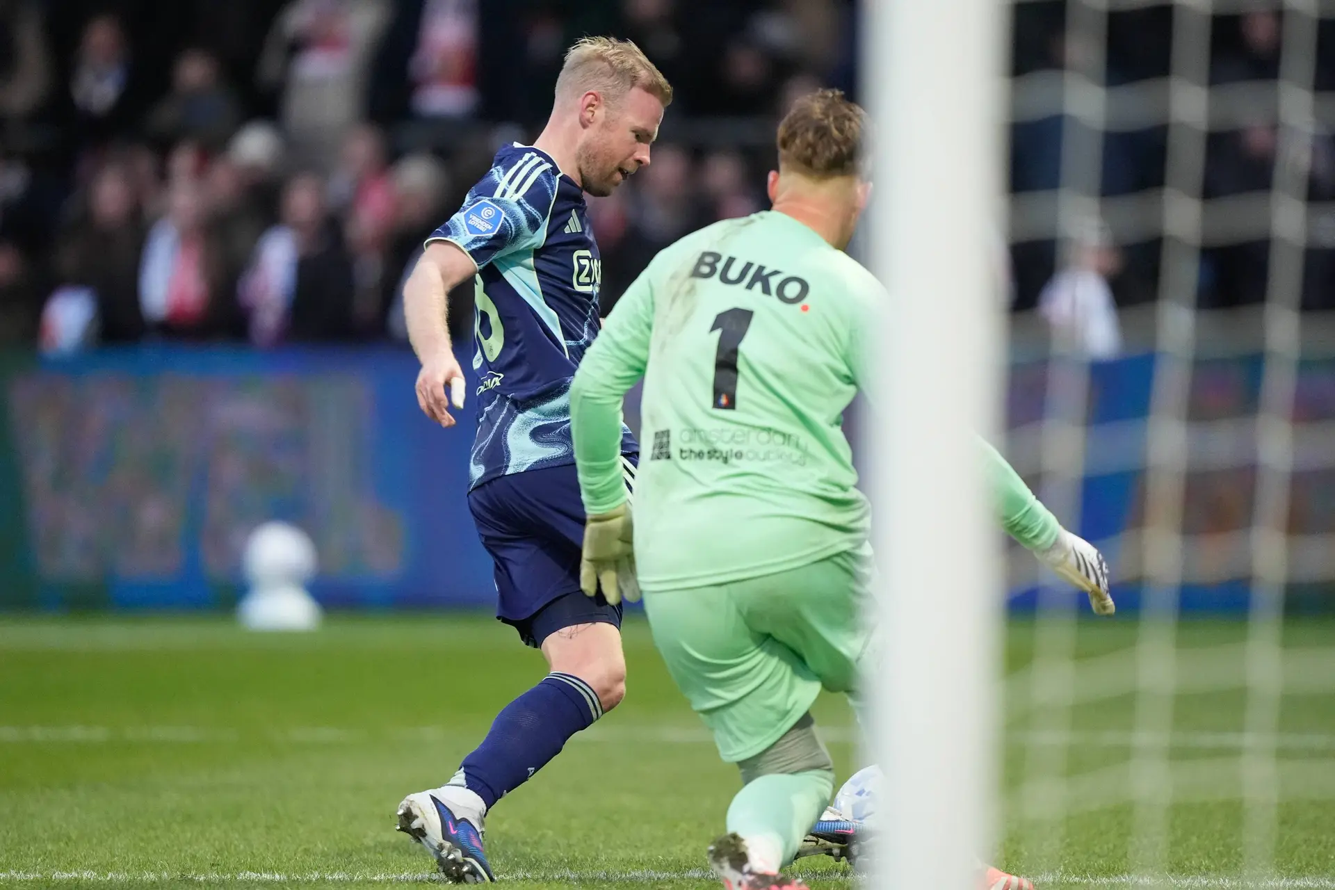 'Leider' Klaassen gaf zeven passes in eerste helft: 'Dat is dan de aanvoerder'