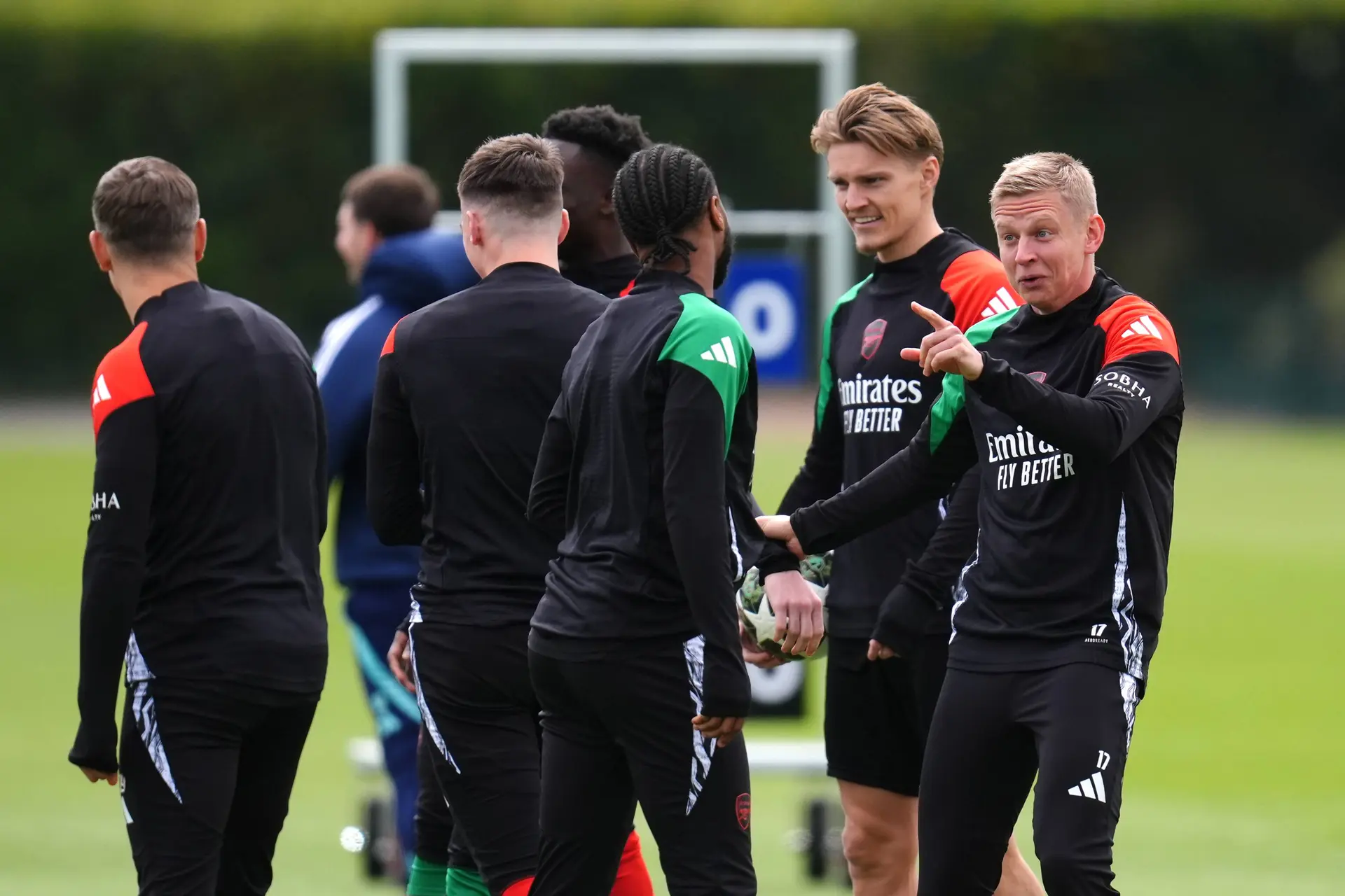 Rondom Ajax: Zinchenko gearriveerd in Nederland voor medische keuring bij Ajax