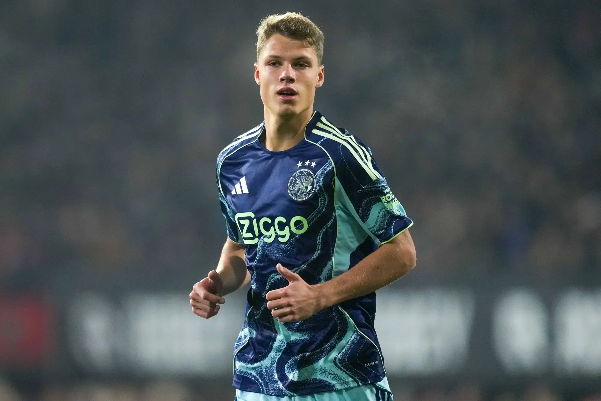 Rondom Ajax: 'Steur deed het goed tegen Smit, hoewel hij weinig kon betekenen rond vijandelijke zestien'