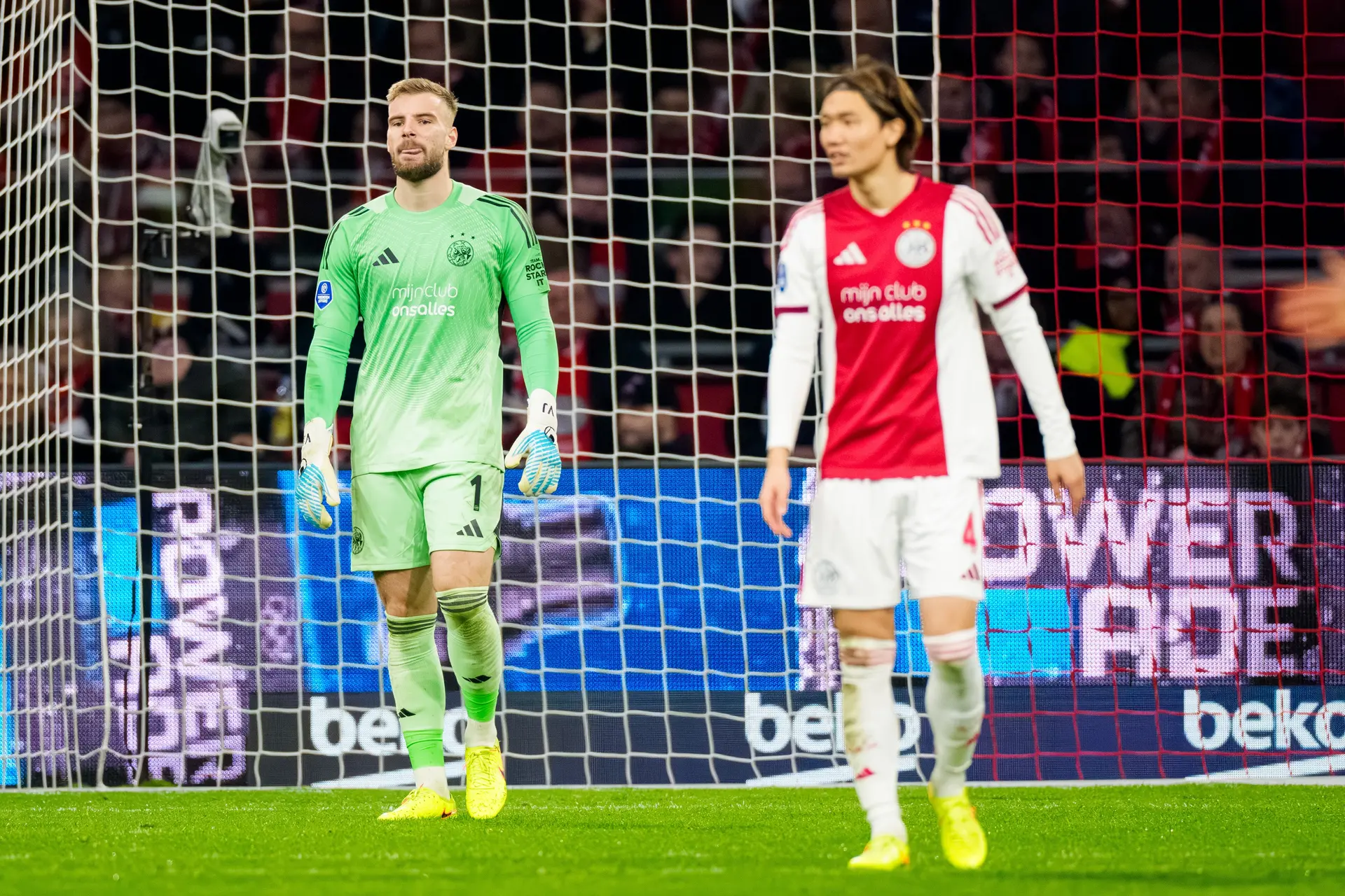 Ajax geeft comfortabele voorsprong compleet weg tegen Go Ahead Eagles en speelt gelijk