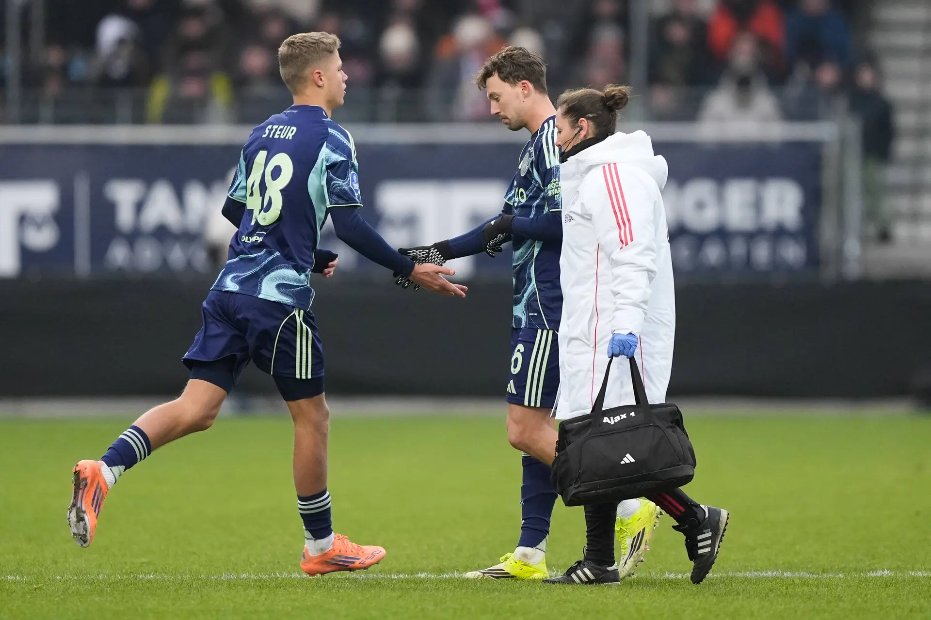 Rondom Ajax: Spaan ziet reden voor wisselvallig Ajax: 'Hij werd gewisseld en weg was de balans'