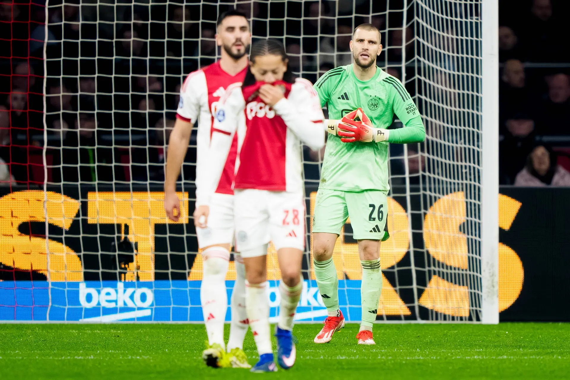 Ajax valt ver weg na rust en ziet NEC langszij komen tijdens rentree Berghuis