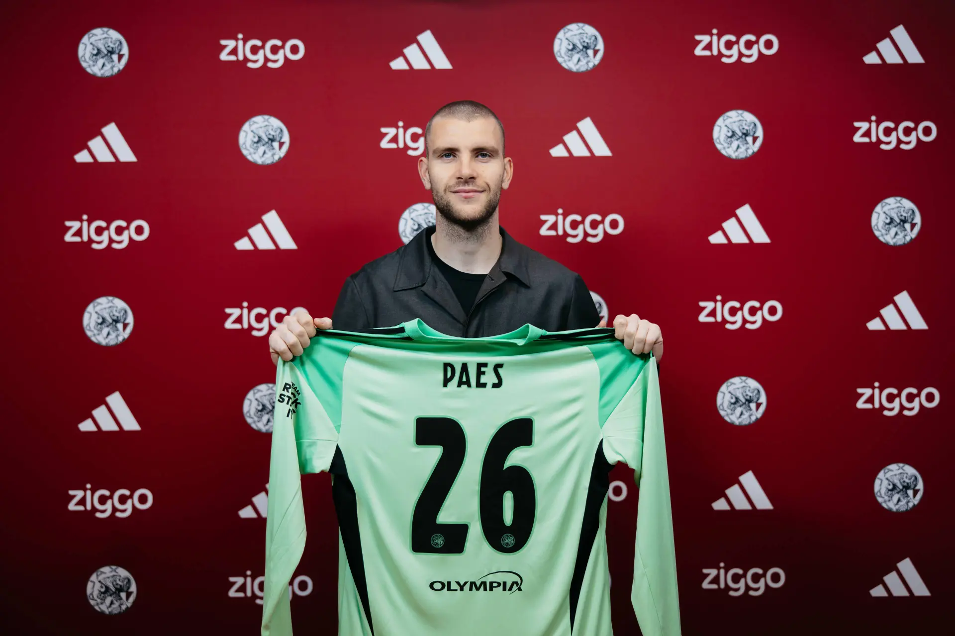 Paes denkt aan belang van Ajax: 'Als het team eerst komt, dan worden de individuen beloond'