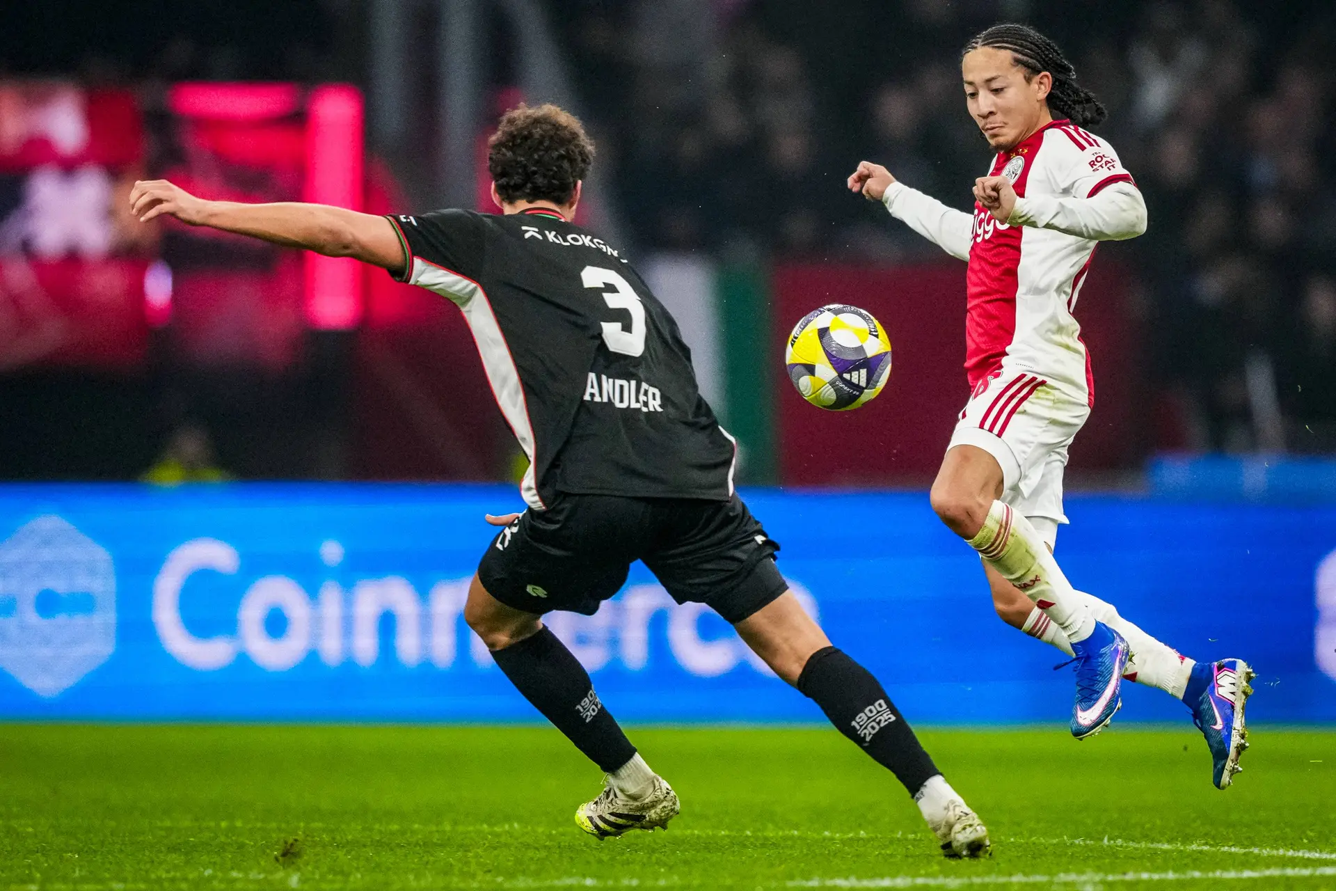 Rondom Ajax: Spaan steunt Ajax-middenvelder: 'Wie er verstand van heeft, vindt hem goed'