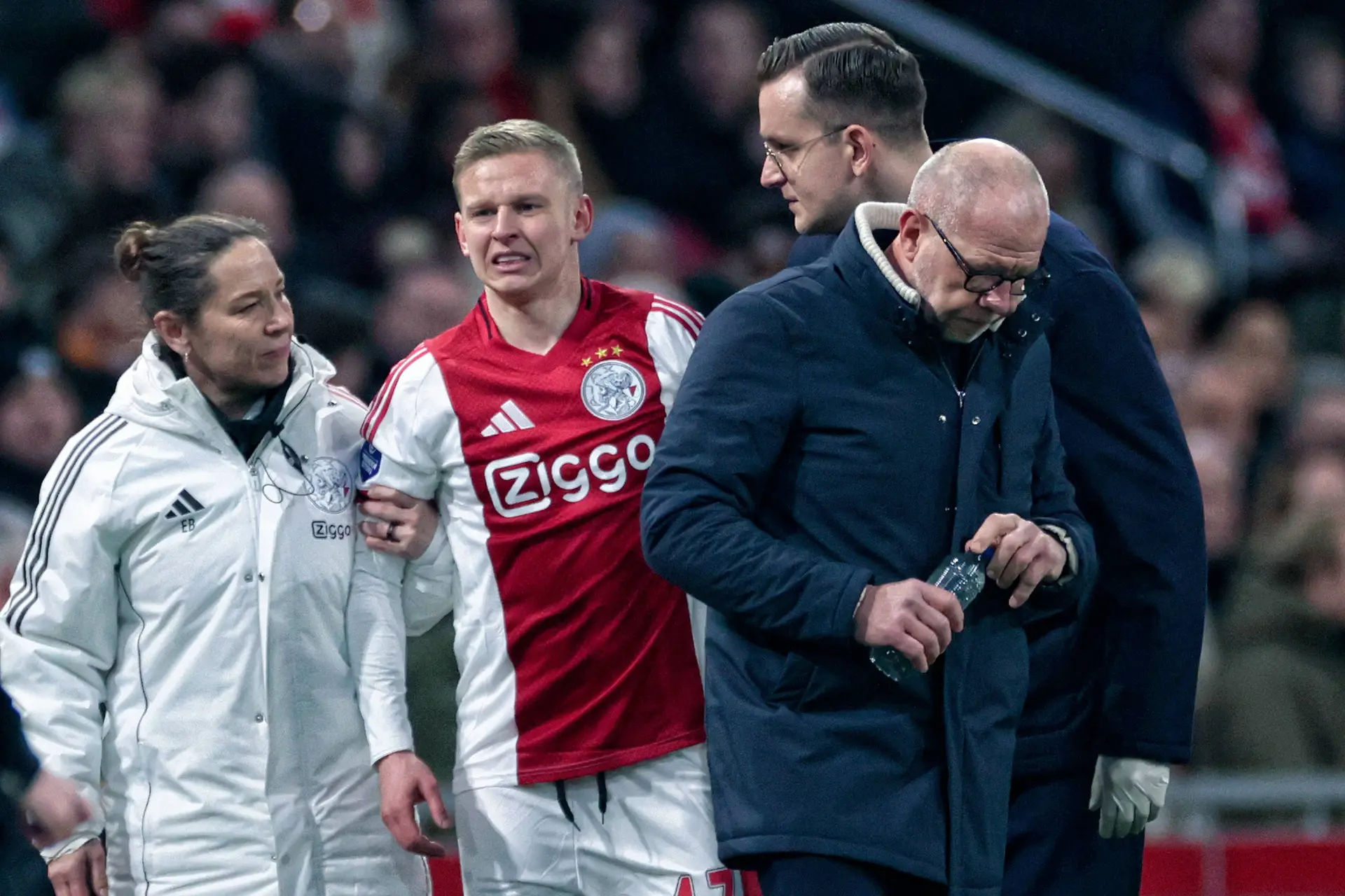 Rondom Ajax: Zinchenko laat van zich horen na operatie aan knie