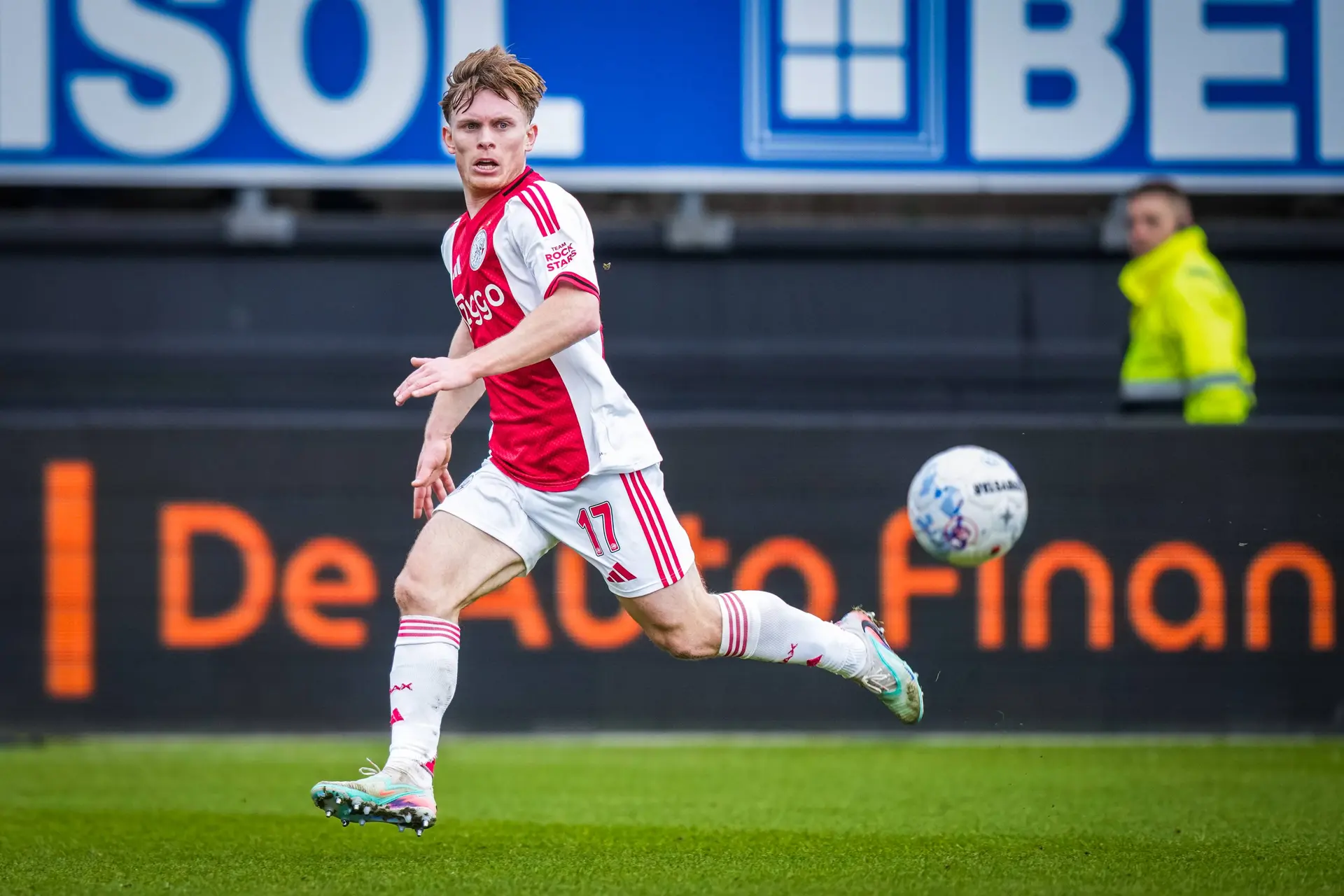 Ajax boekt nipte oefenzege op Olympiakos dankzij laat doelpunt van invaller Edvardsen