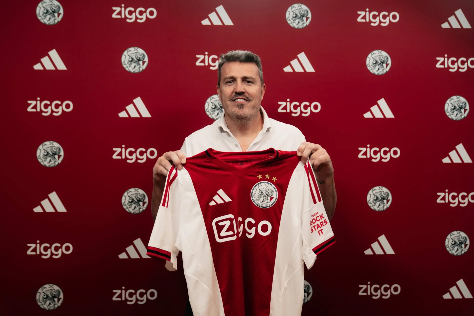 García wil opleiden bij Ajax: 'Als je de top wilt halen, moet je vanaf je negentiende mee kunnen'