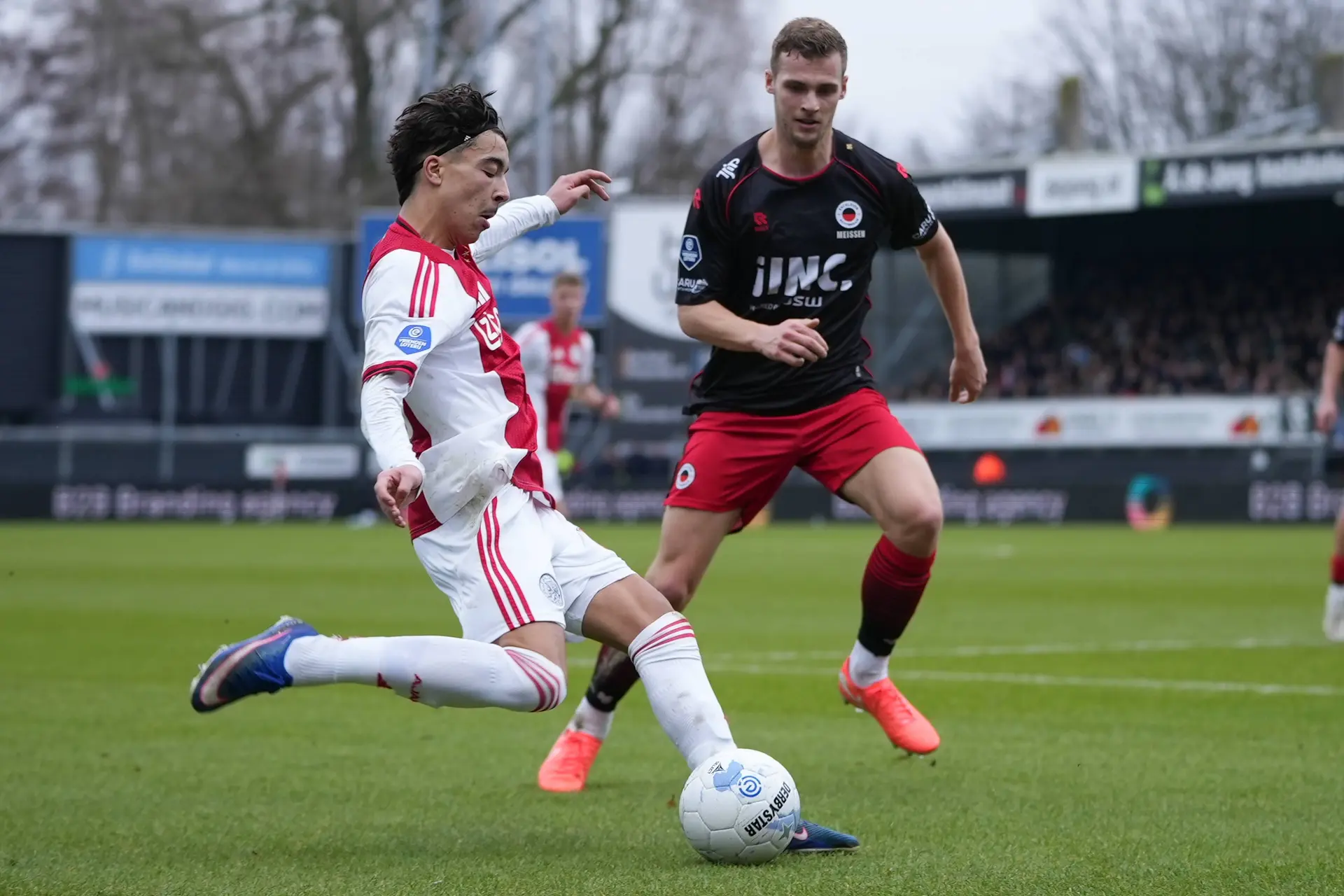 Rondom Ajax: Spaan uit kritiek op wisselbeleid: 'Grim had Steur eerder van het veld mogen halen dan Bounida'
