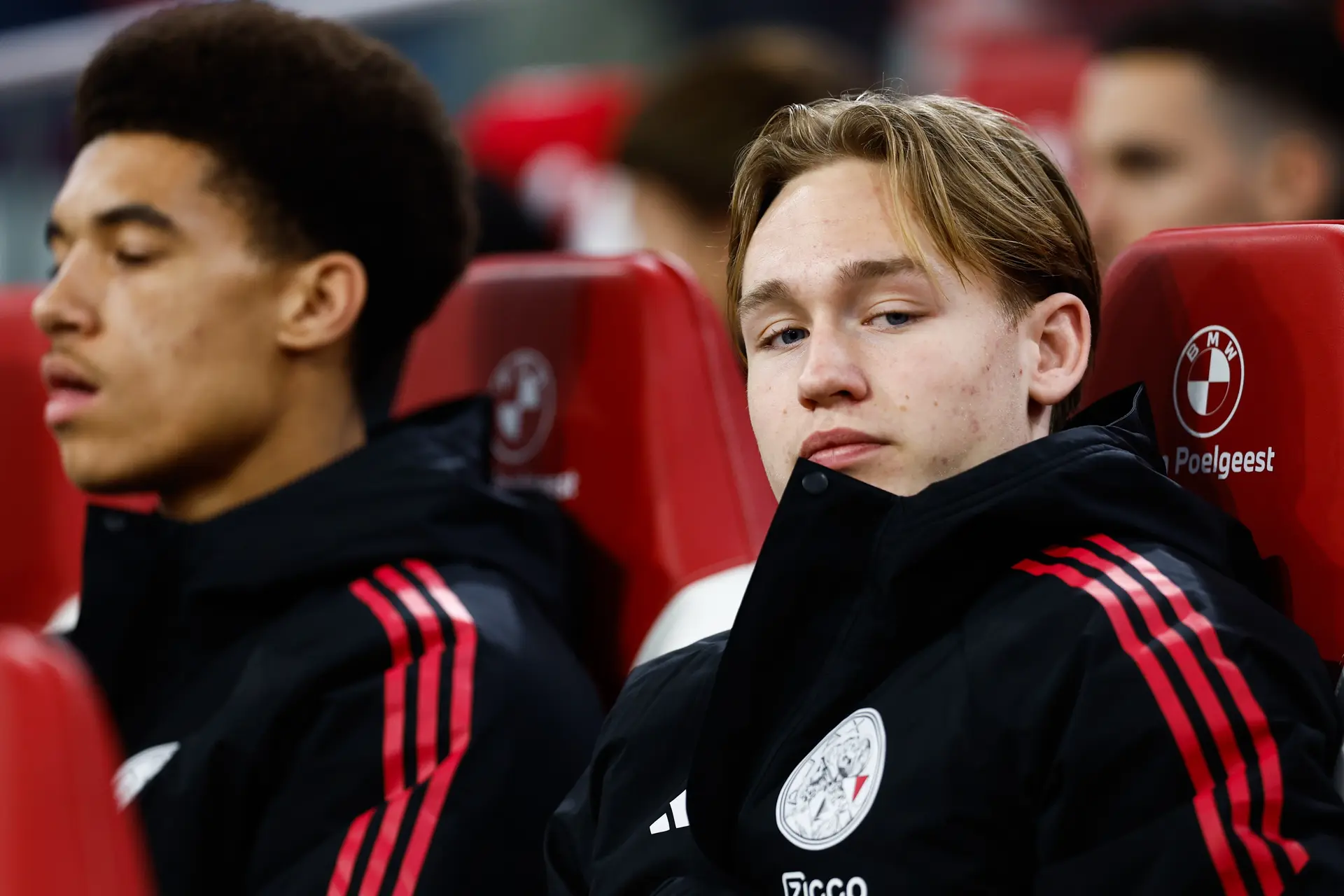 Verbazing rond Ajax-talent: 'Die is om één of andere onverklaarbare reden op de bank beland'