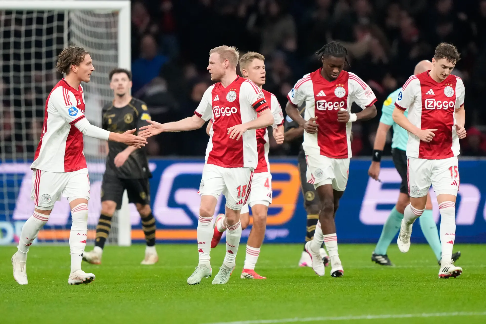 LIVE 21.00 uur | Ajax speelt belangrijk duel met FC Twente in de Johan Cruijff ArenA