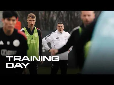 Ajax TV | BACK TO WORK! Óscar García leads his first Ajax training session!