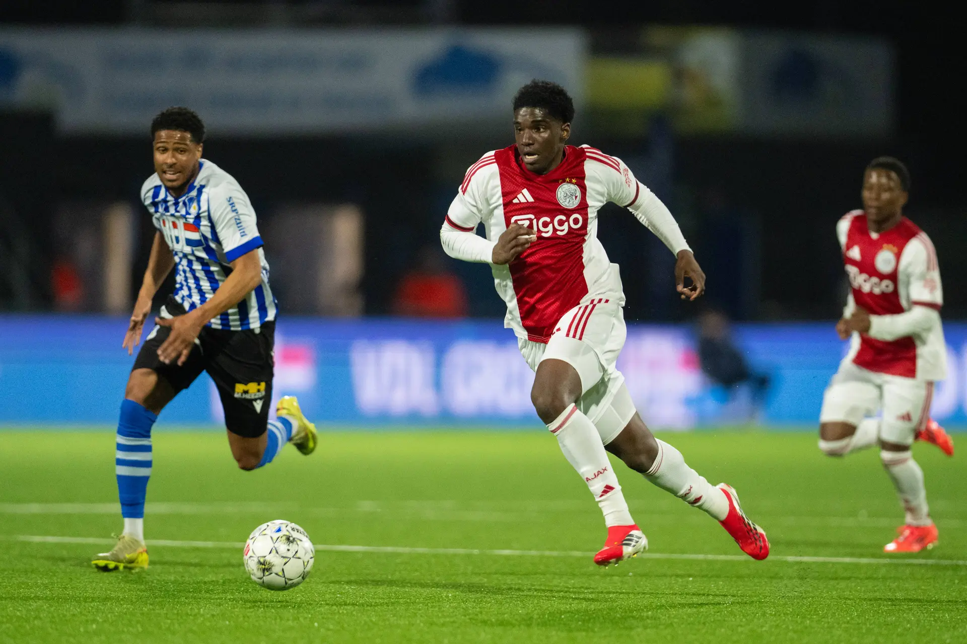 Ondermaats Jong Ajax komt tekort tegen laagvlieger FC Eindhoven