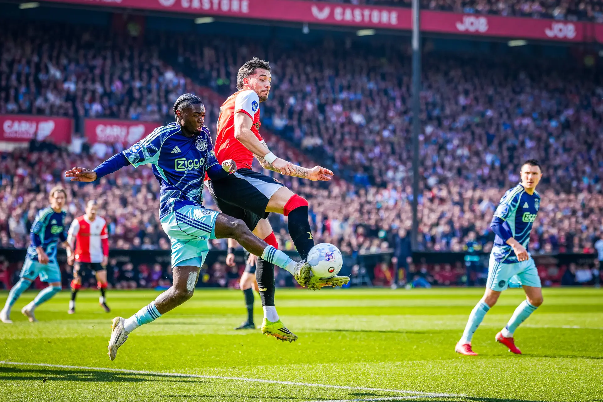 Rondom Ajax: Spaan ziet twee uitblinkers: 'Steur en Mokio, de lichtpunten, twee jongens van 18 jaar'