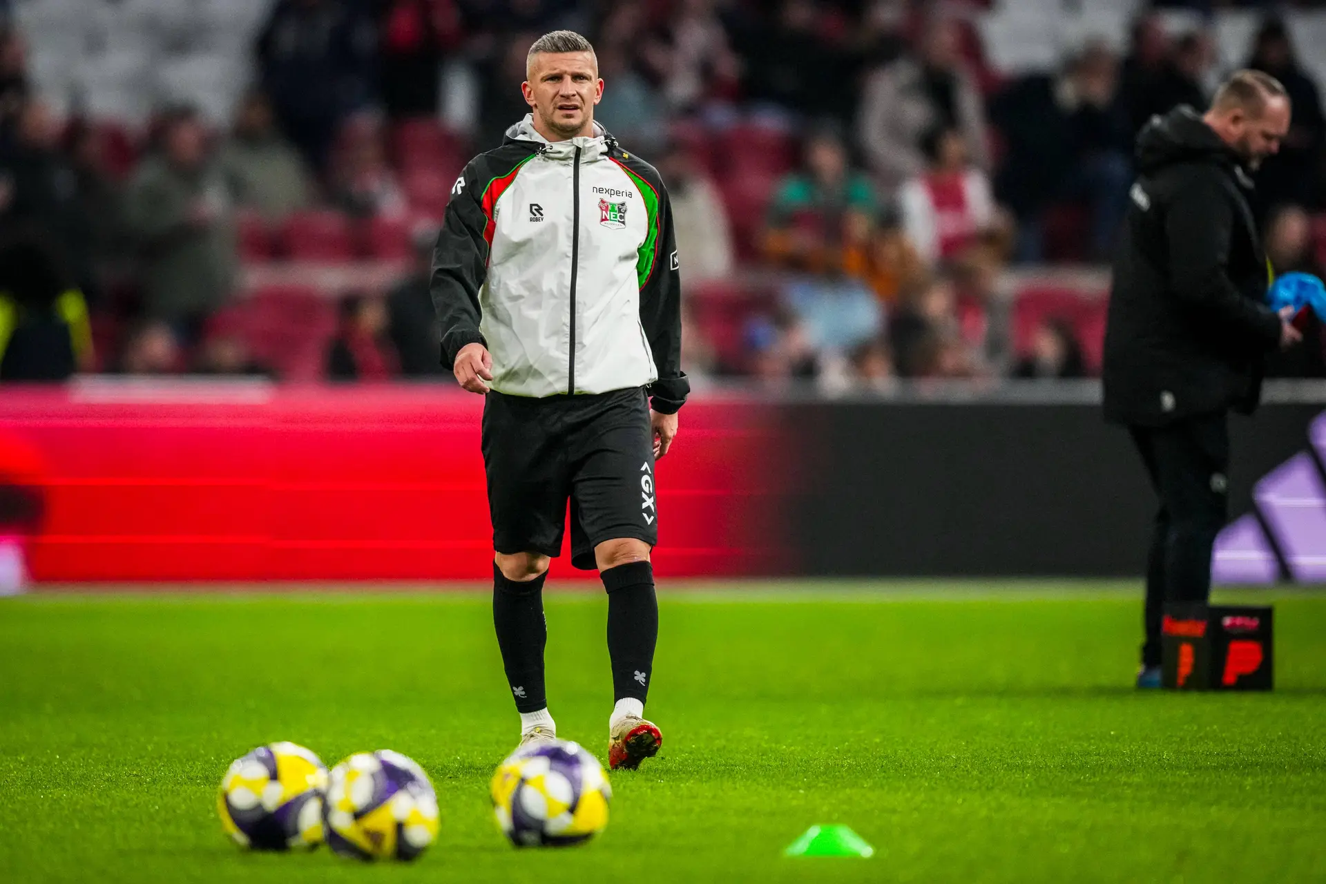 Rondom Ajax: 'Als je op dit moment bij Ajax of Feyenoord voetbalt, is dat geen pretje'