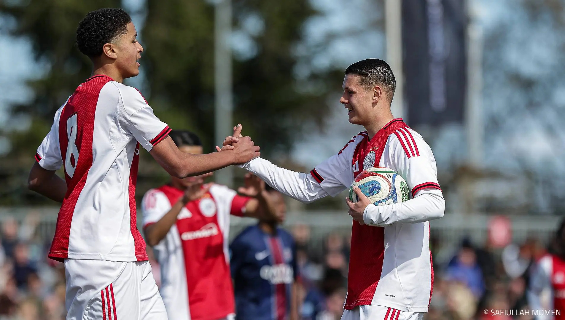 Rondom Ajax: Future Cup heelt de Ajax-fan: 'Kijken naar Ajax O17 had iets relativerends'