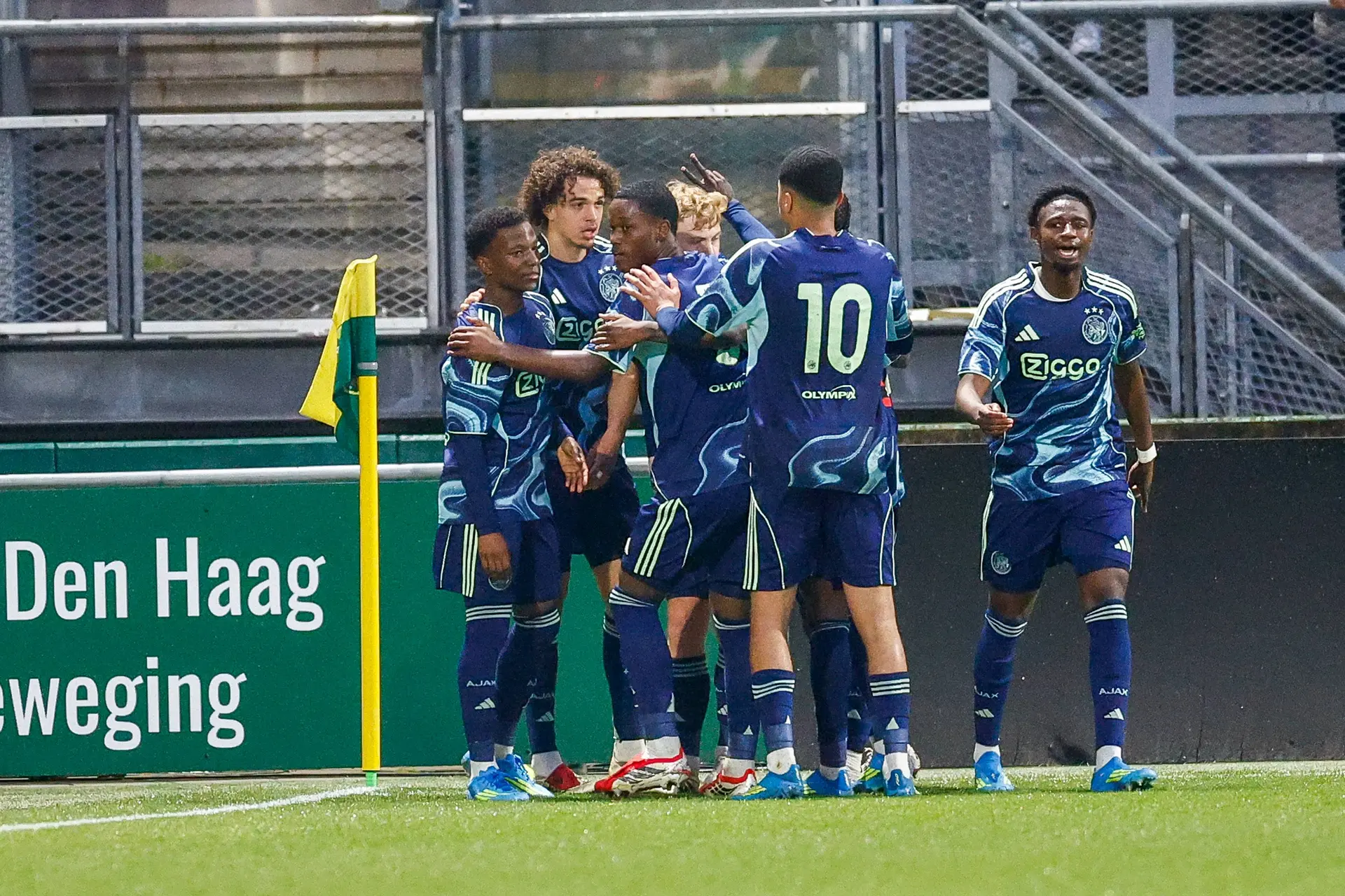 Vink baalt van nederlaag Jong Ajax: 'Slecht gedaan, dat mag gewoon niet gebeuren'