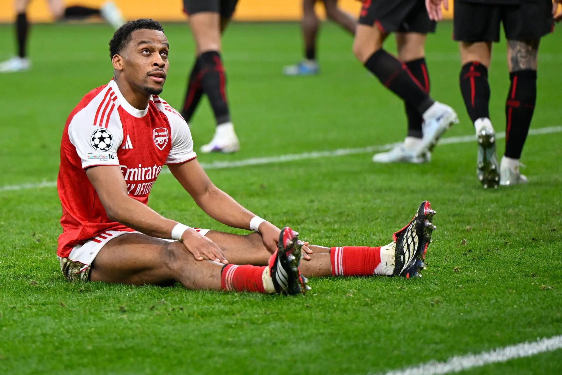 Buitenland: Geblesseerde Timber ziet Arsenal zich plaatsen voor halve finale Champions League