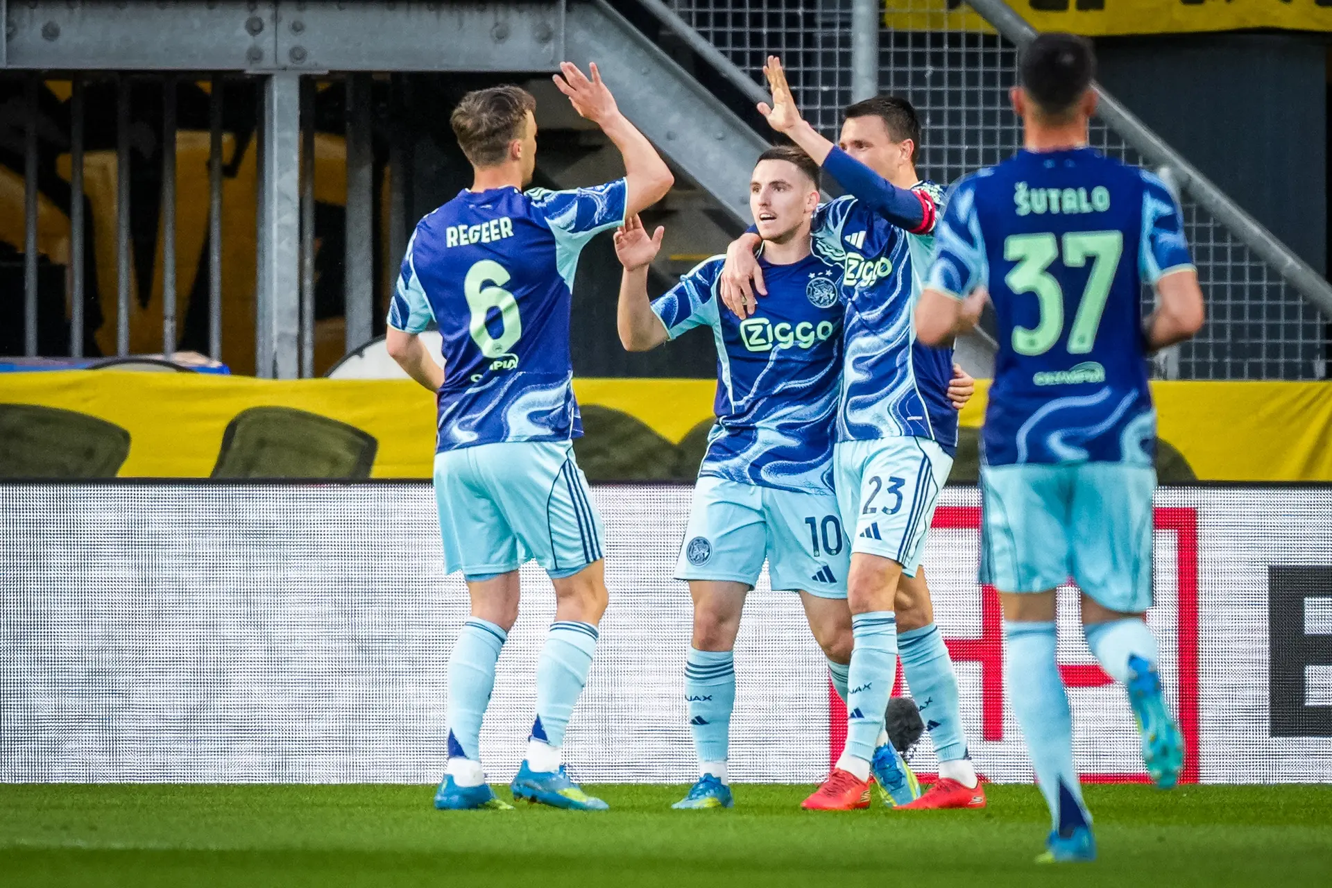ajax showtime oscar gloukh steven berghuis nac Breda Ajax 25/26