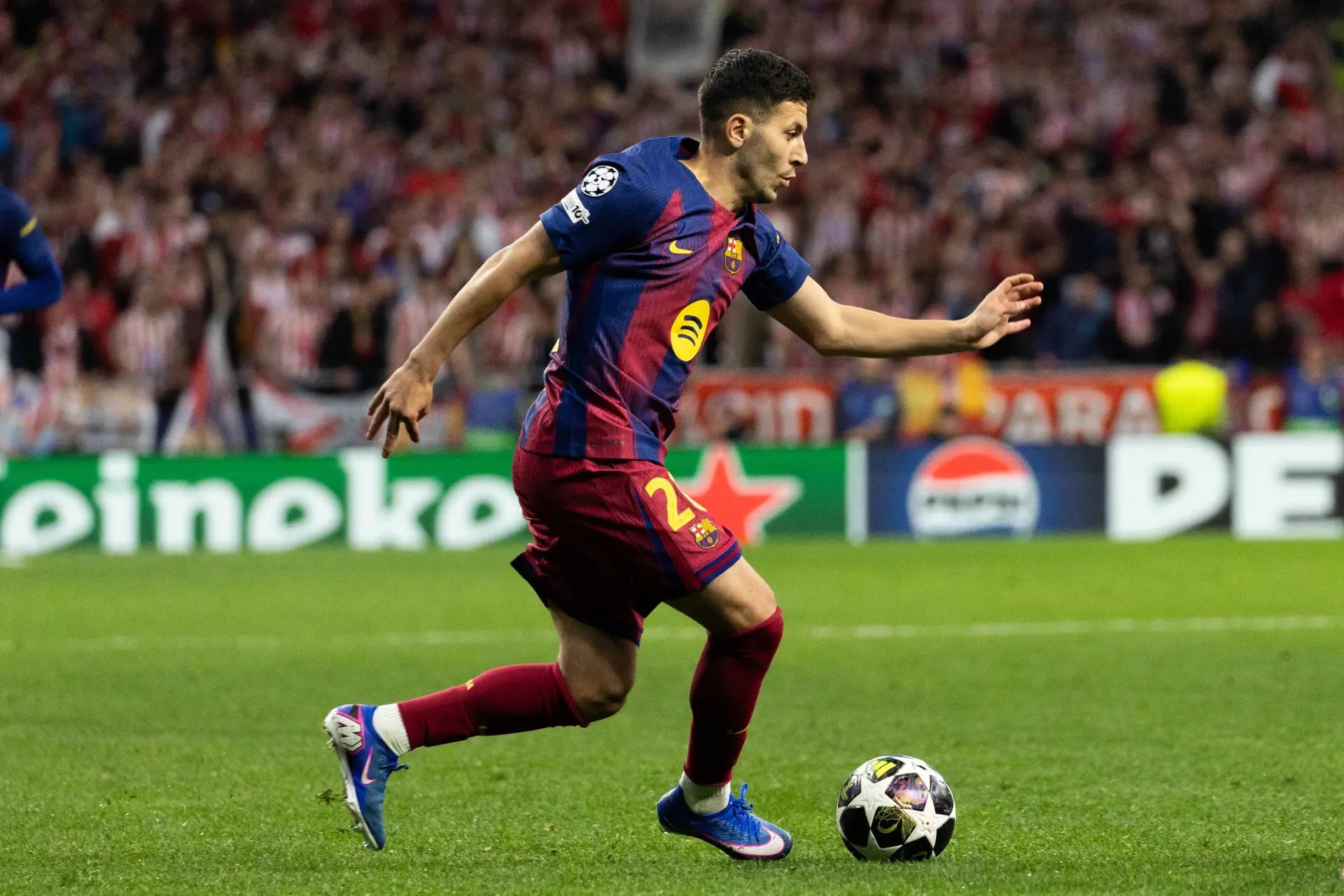 Geruchtenmolen: 'Ajax informeerde naar getalenteerde aanvaller van FC Barcelona'