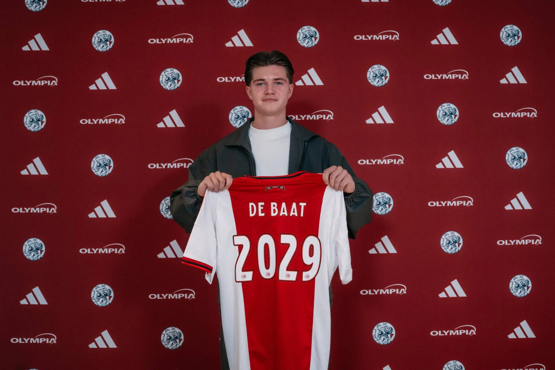 Ajax legt jeugdspeler De Baat (16) vast: aanvaller tekent voor drie jaar