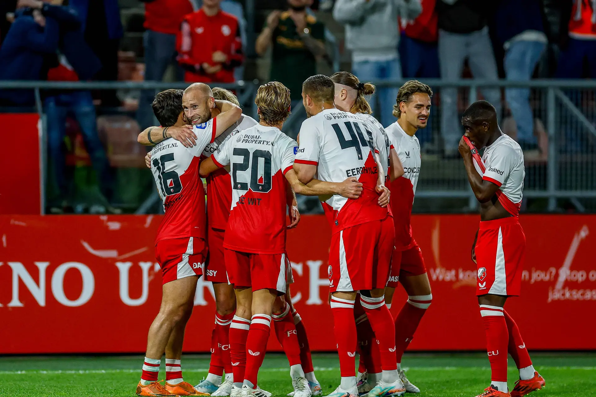 Ajax treft FC Utrecht in finale Europese play-offs; Domstedelingen te sterk voor sc Heerenveen