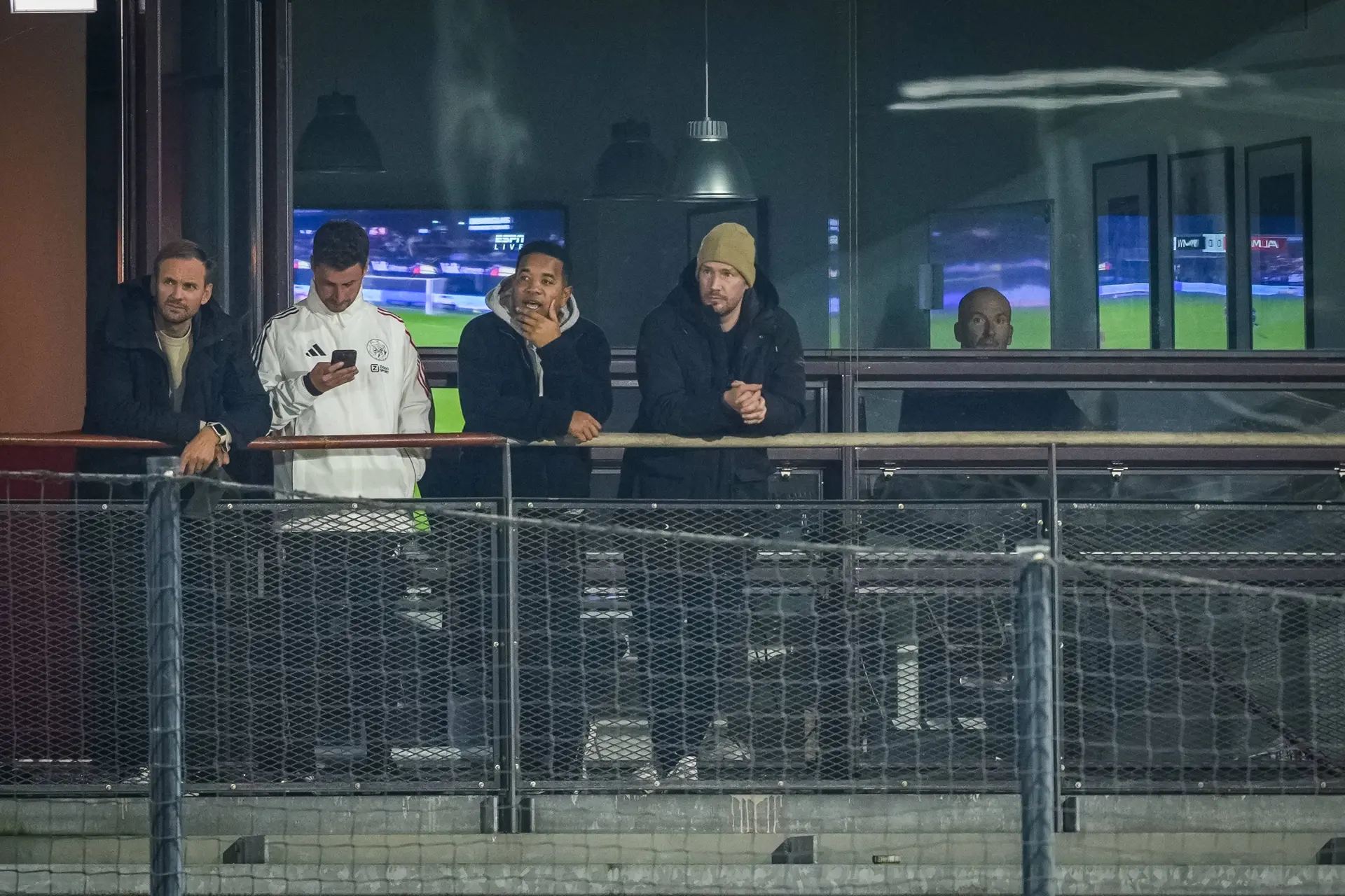 Ajax draait op volle toeren: volgende talent tekent eerste contract in Amsterdam