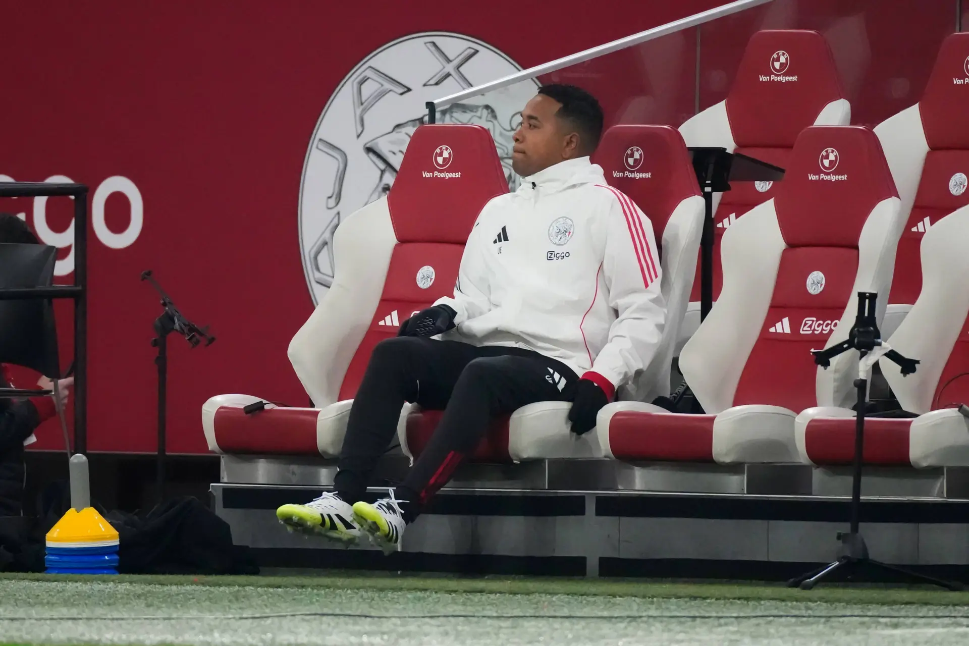 Rondom Ajax: Emanuelson verwacht dinsdag duidelijkheid over toekomst bij Ajax