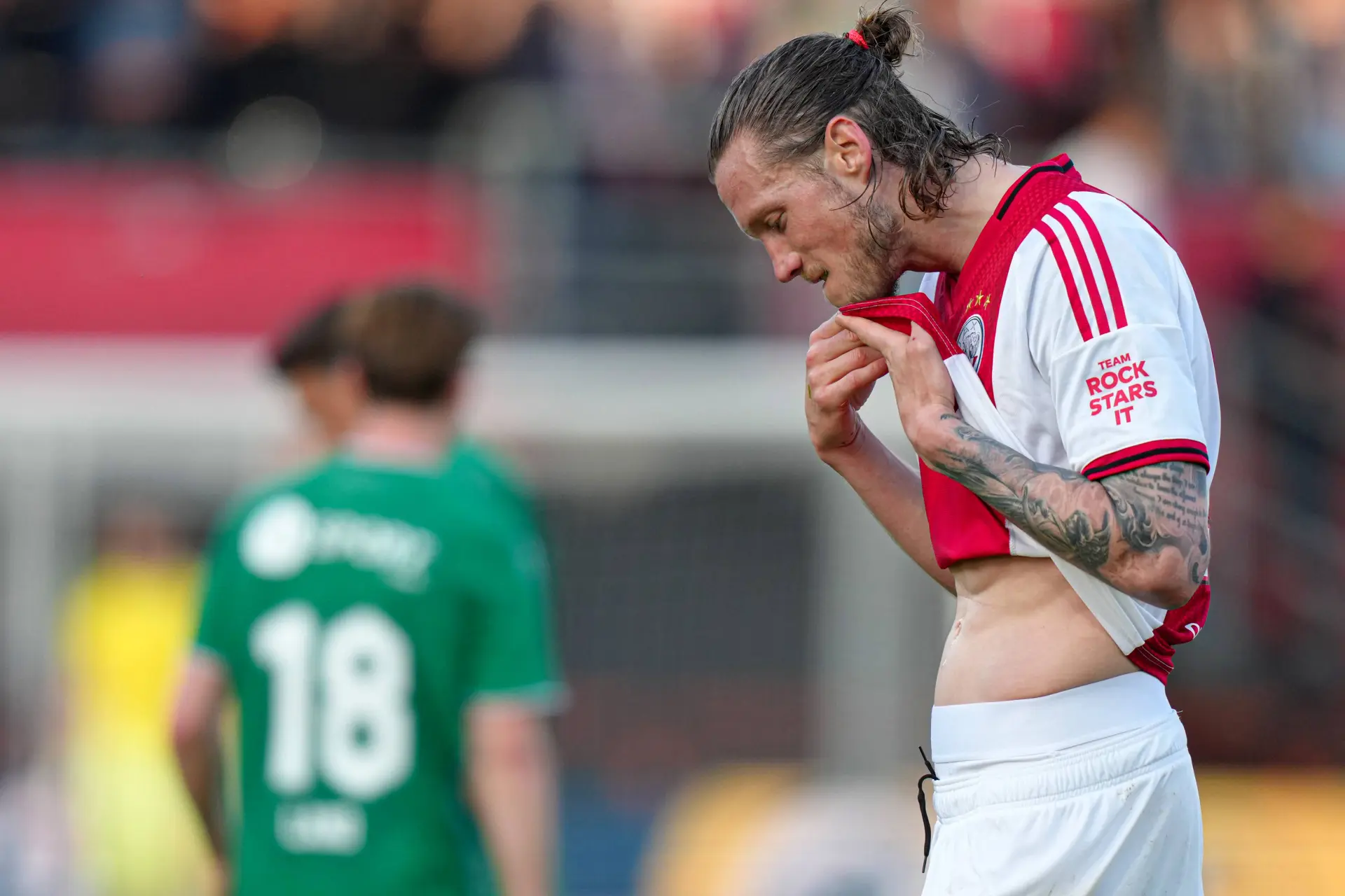 Zorgen om spits van Ajax: 'Zal toch niet zo zijn dat dit de Weghorst is voor het WK?'