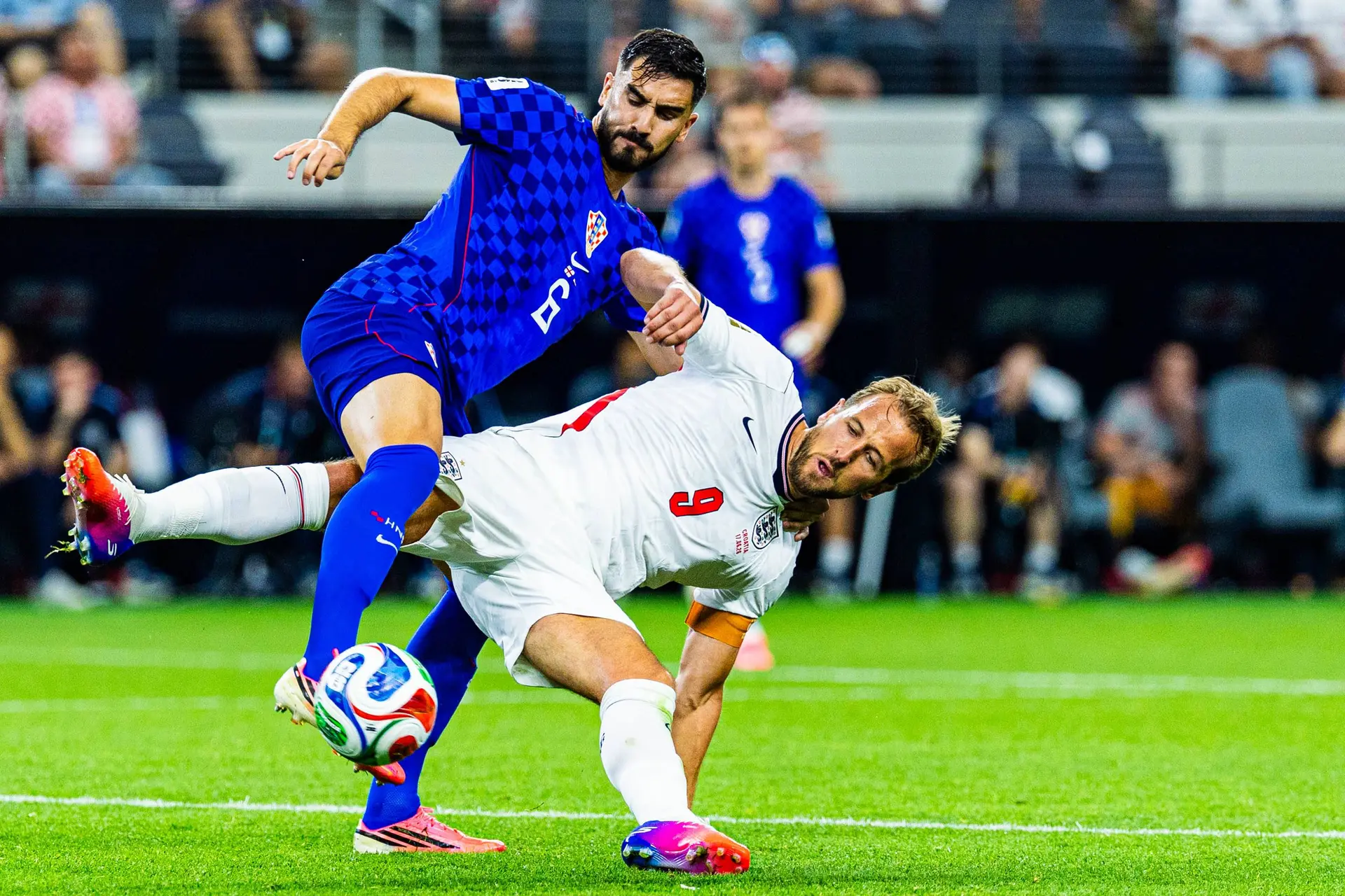 Rondom Ajax: Sutalo maakt geen indruk: 'Ongelooflijk, waar zitten we naar te kijken?'