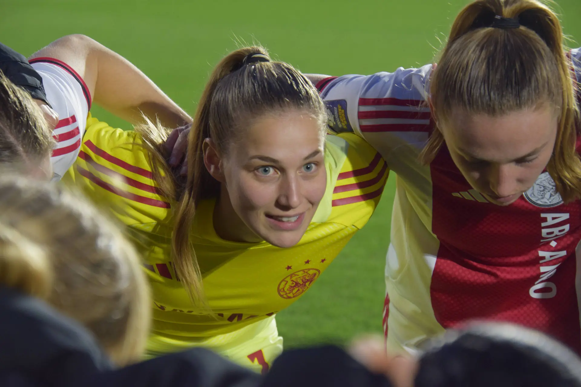 Rondom Ajax: Ajax Vrouwen zien keeper vertrekken naar Bayern München