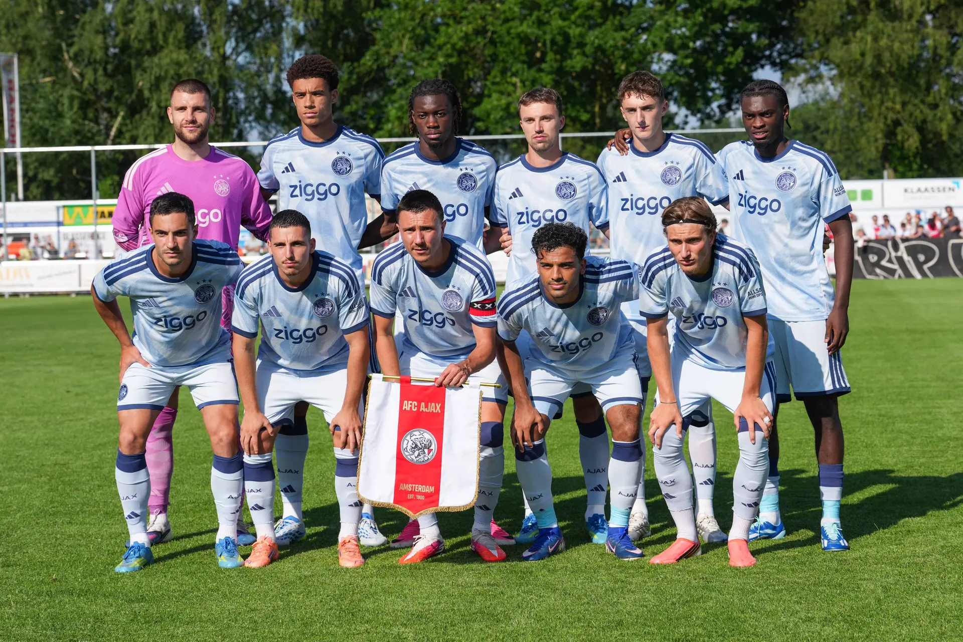 Preseason: Ajax groeit in druk zetten, Henrique debuteert en Mokio blinkt uit