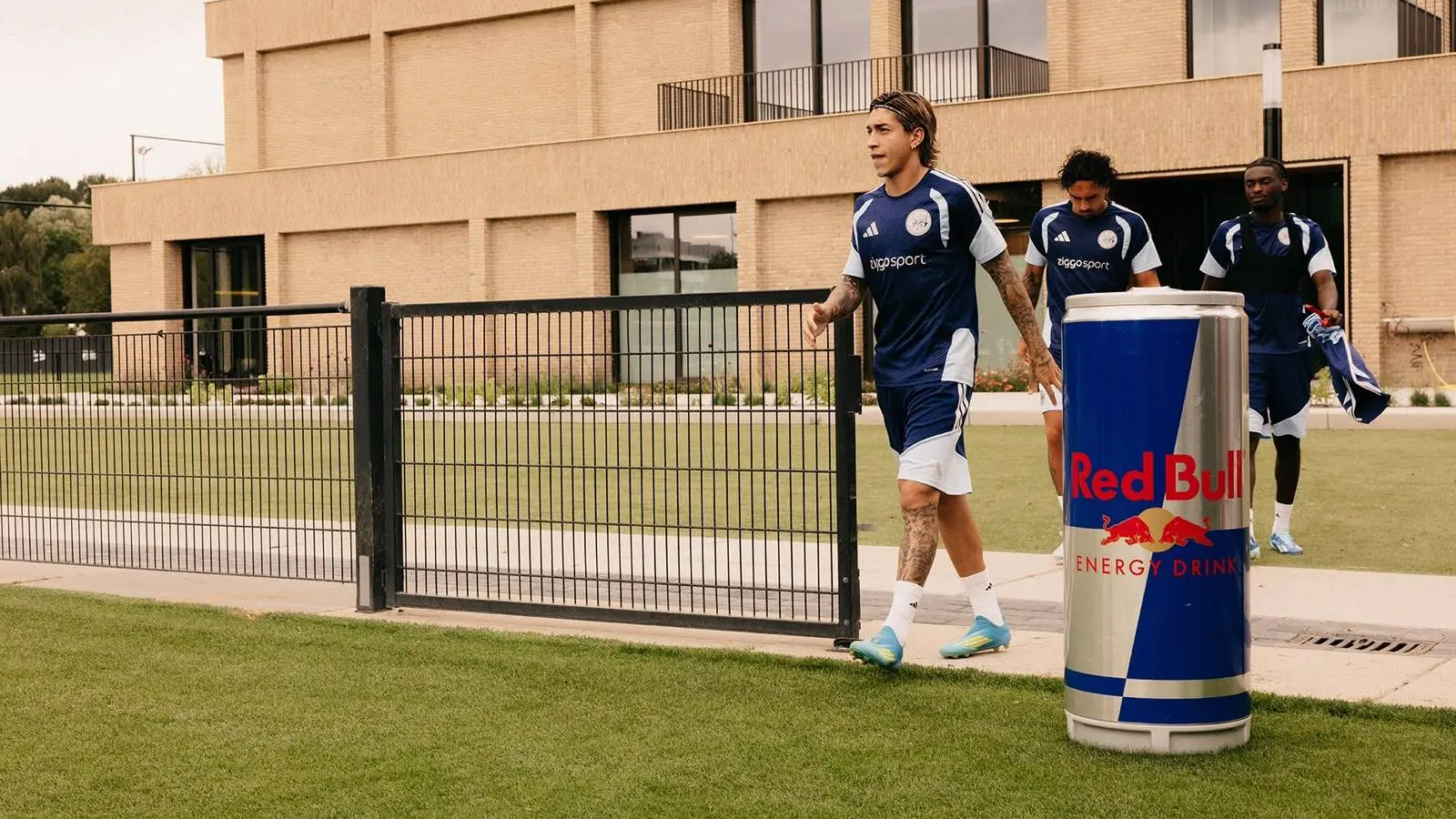 Ajax verwelkomt nieuwe partner: club gaat officieel partnership aan met Red Bull