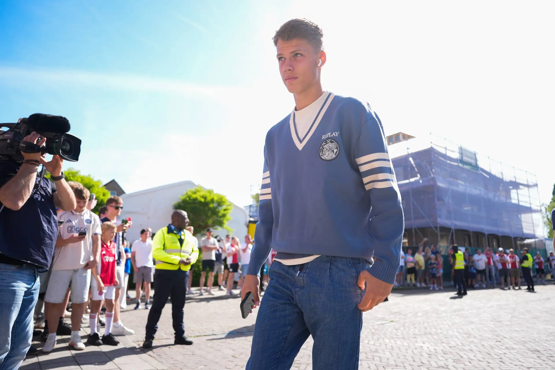 Steur wilde basisplaats bij Ajax: 'Met zo'n vraag kan je niet aankomen'
