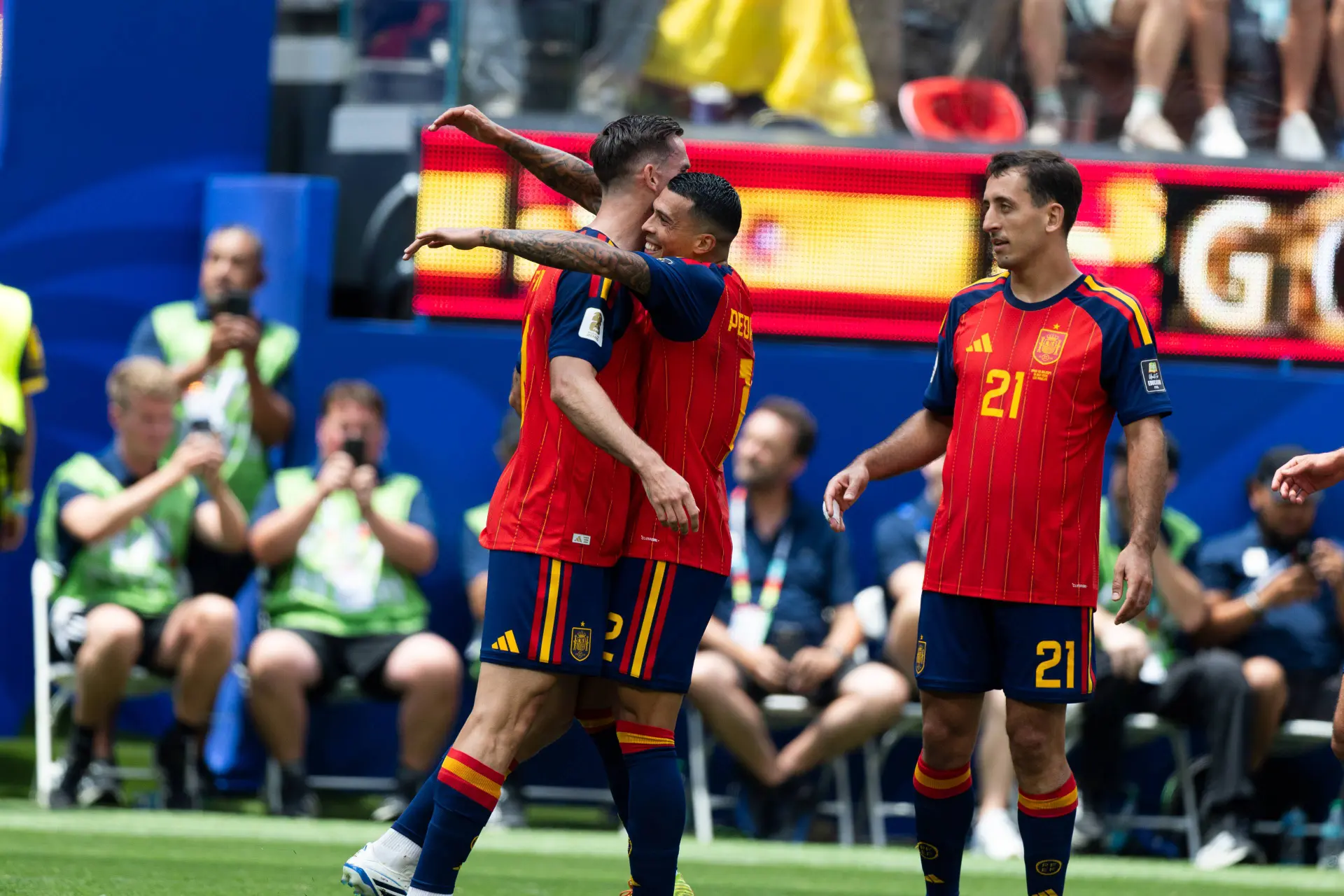 Spanje moet diep gaan tegen België, maar plaatst zich alsnog voor halve finale WK