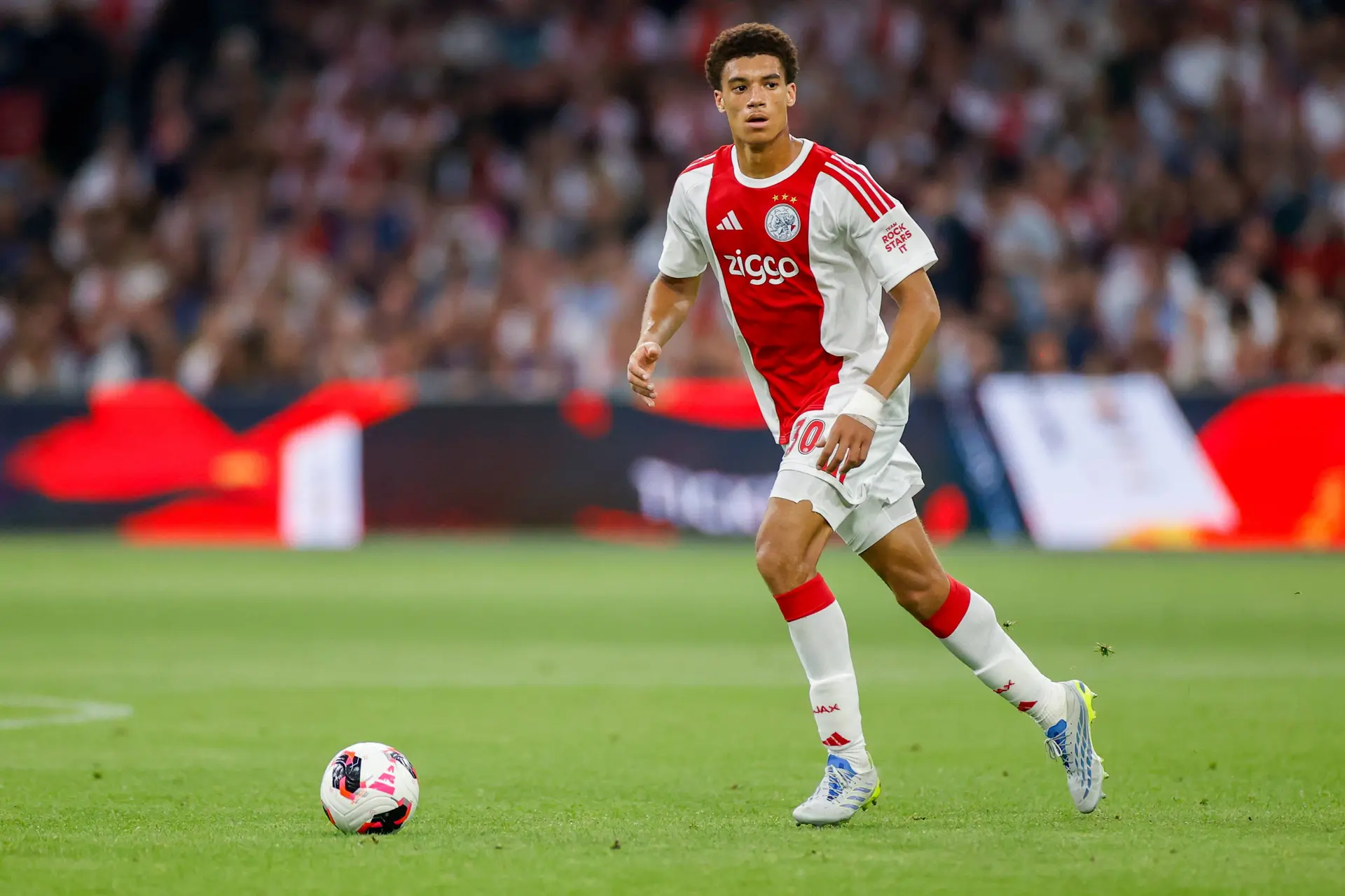 Ajax Showtime Aaron Bouwman