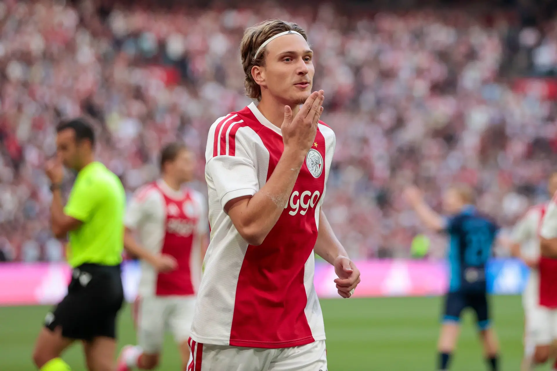Ajax Showtime Mika Godts