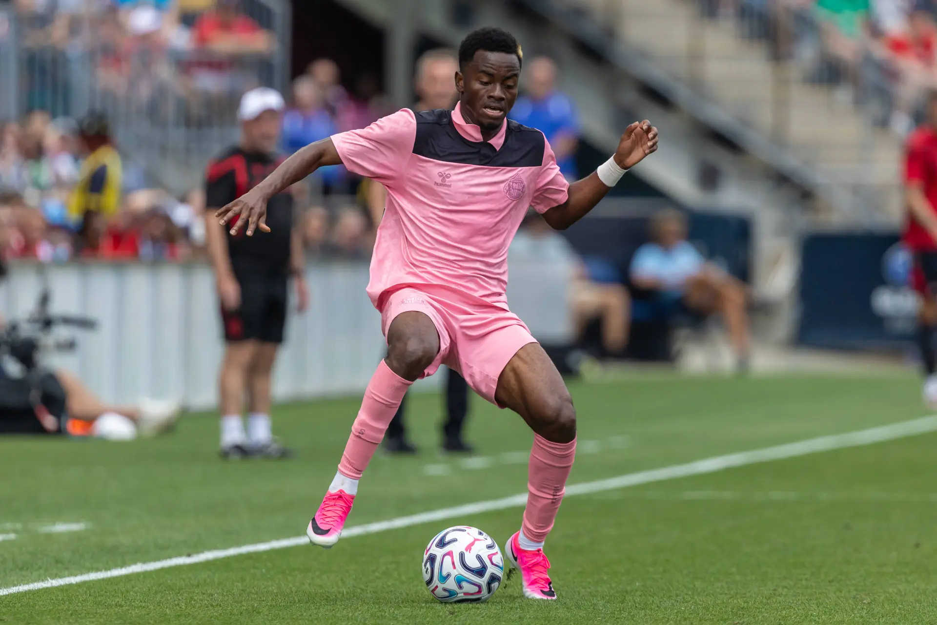 Ajax Showtime Simon Adingra