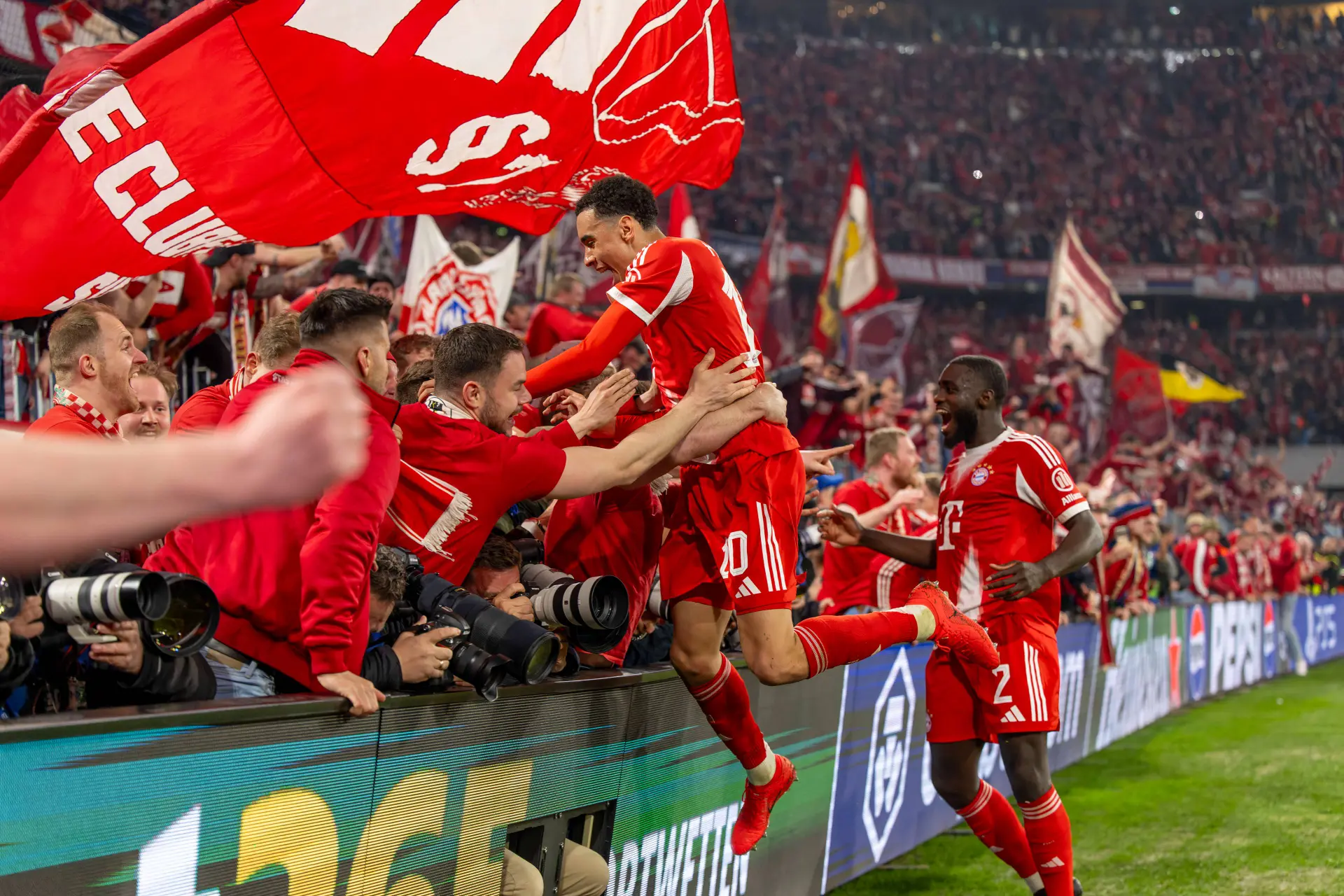 Ajax Showtime Bayern munchen CL