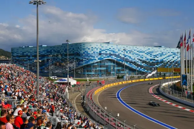 Ondertussen in de F1 | Garages in Sochi volledig overstroomd