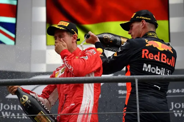 Horner denkt aan meerdere titels voor Verstappen: 'Exact dit zag ik bij Vettel ook'
